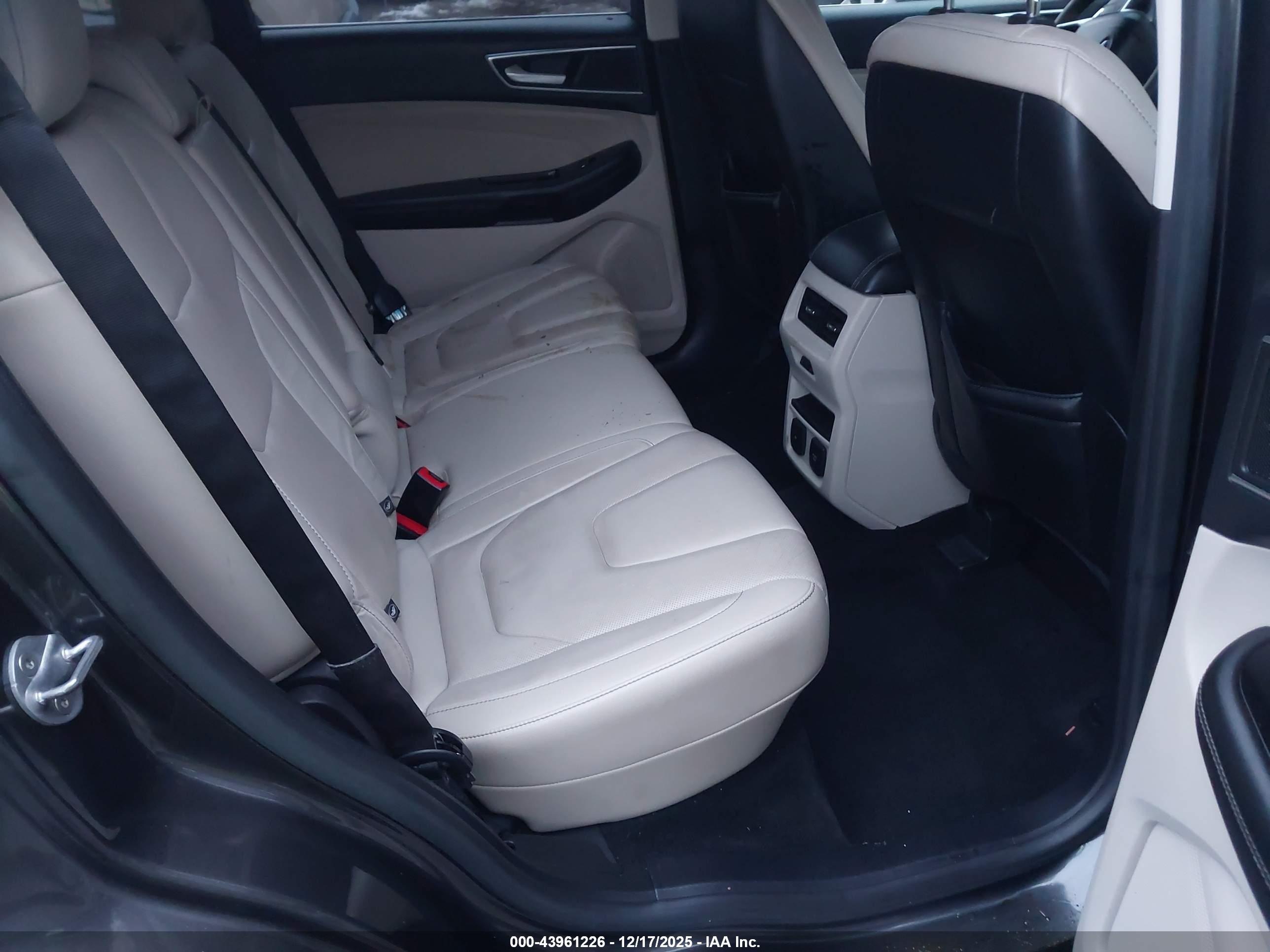 FORD EDGE image 8
