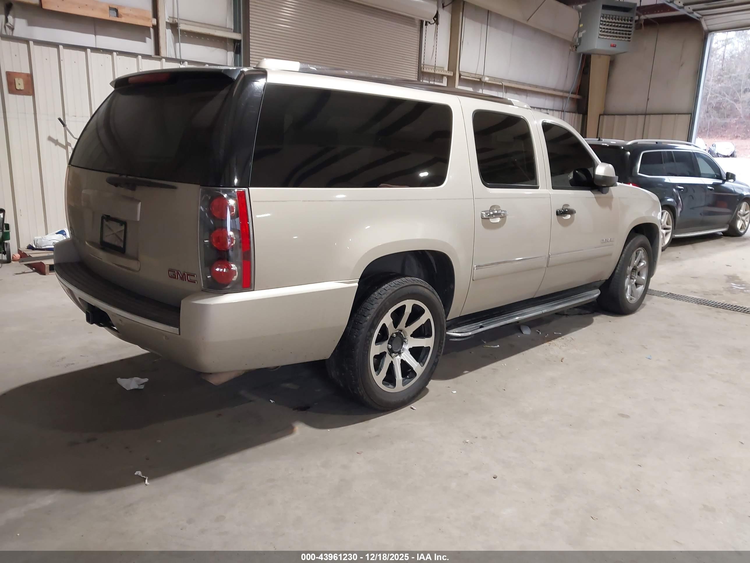 GMC YUKON image 4