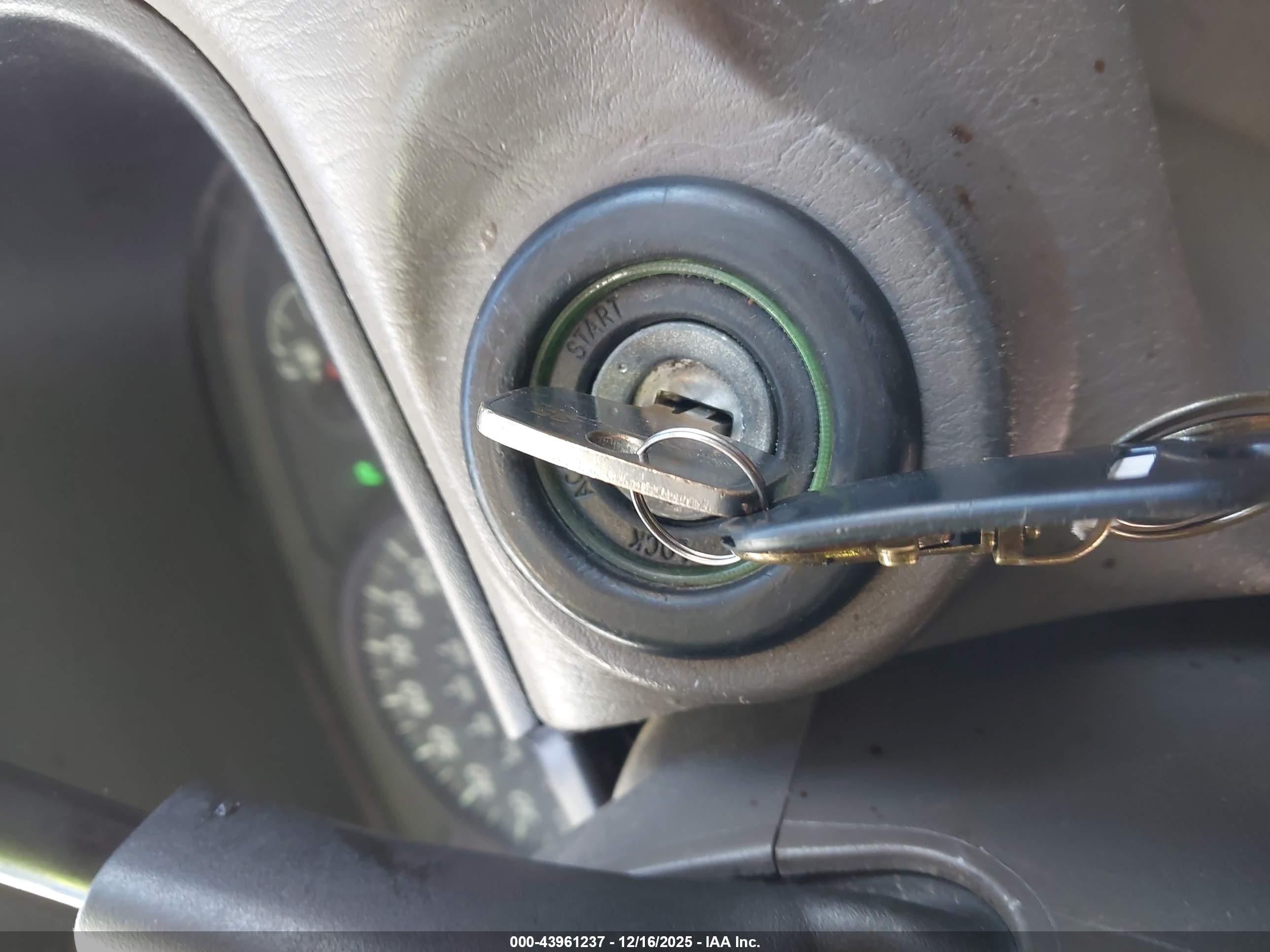 TOYOTA TUNDRA image 11