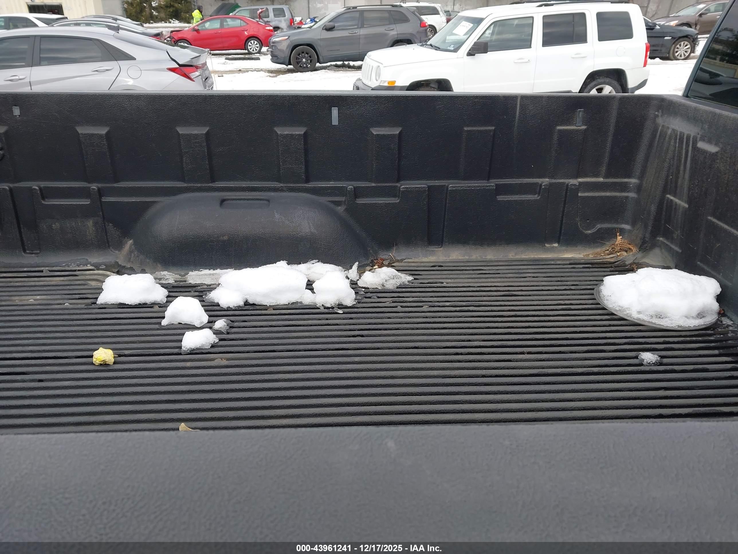 CHEVROLET SILVERADO image 8