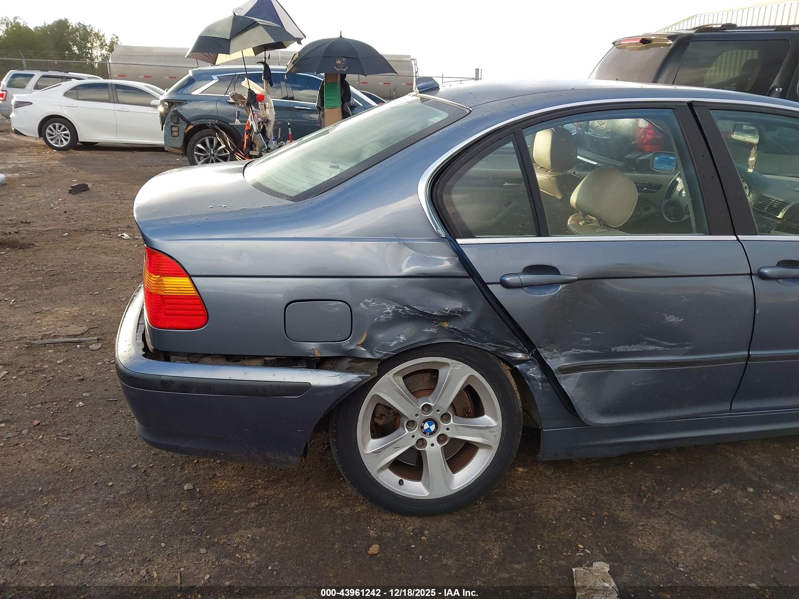 BMW 330I image 6