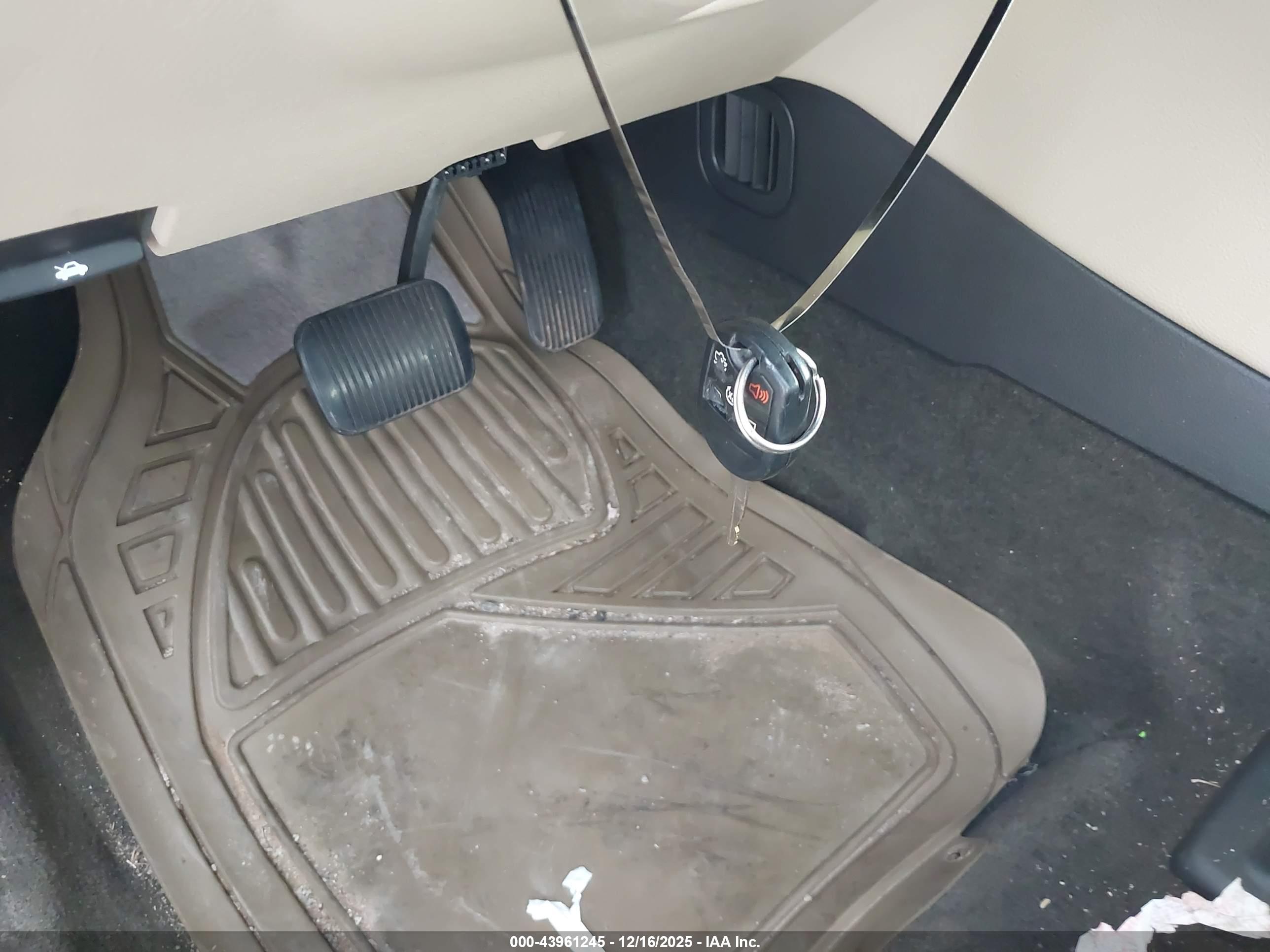 FORD TAURUS image 11