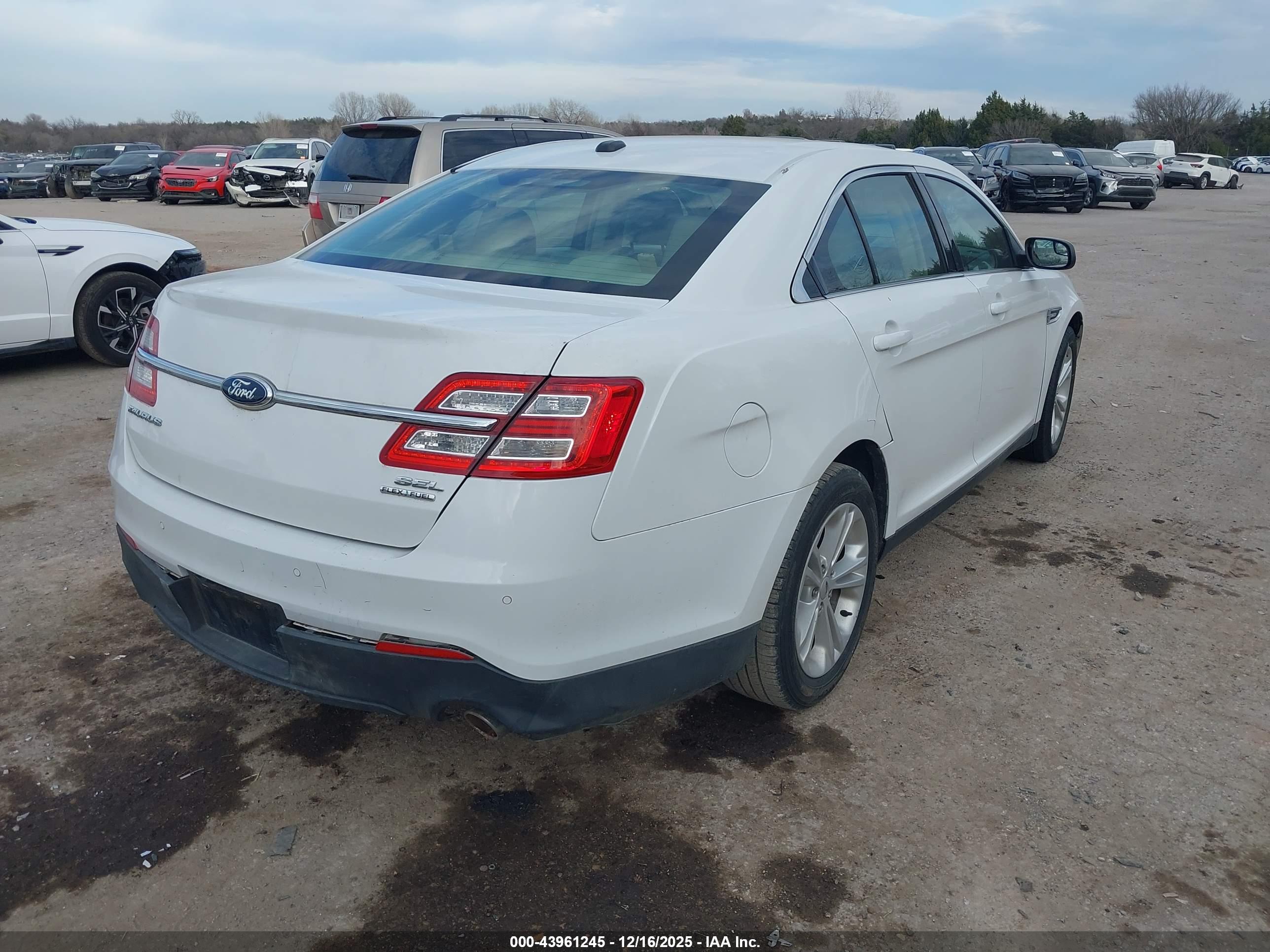 FORD TAURUS image 4