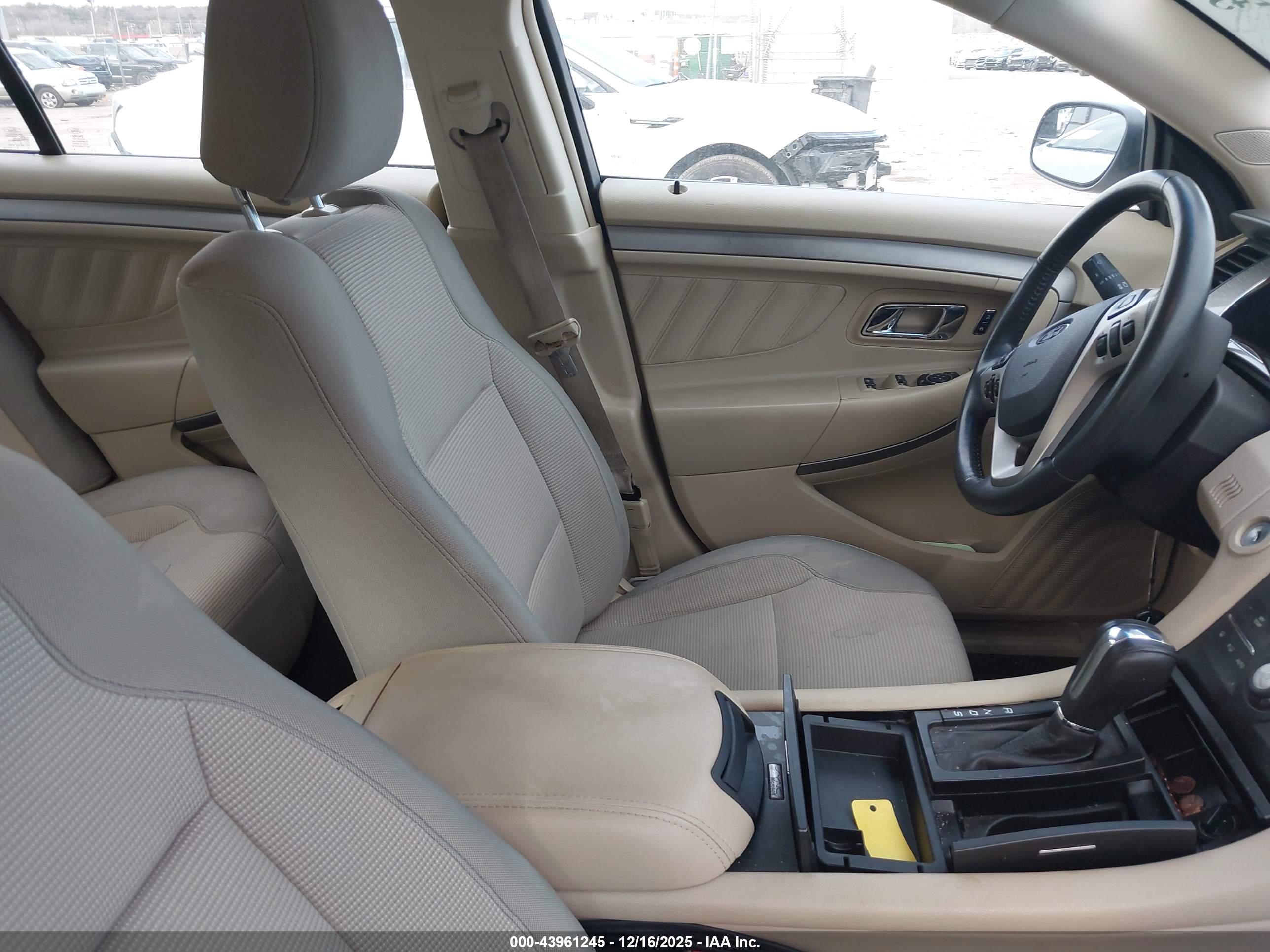 FORD TAURUS image 5