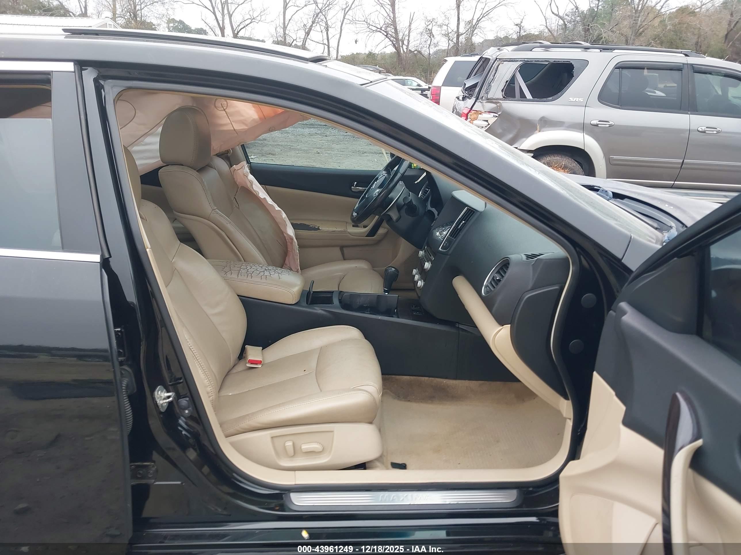 NISSAN MAXIMA image 5