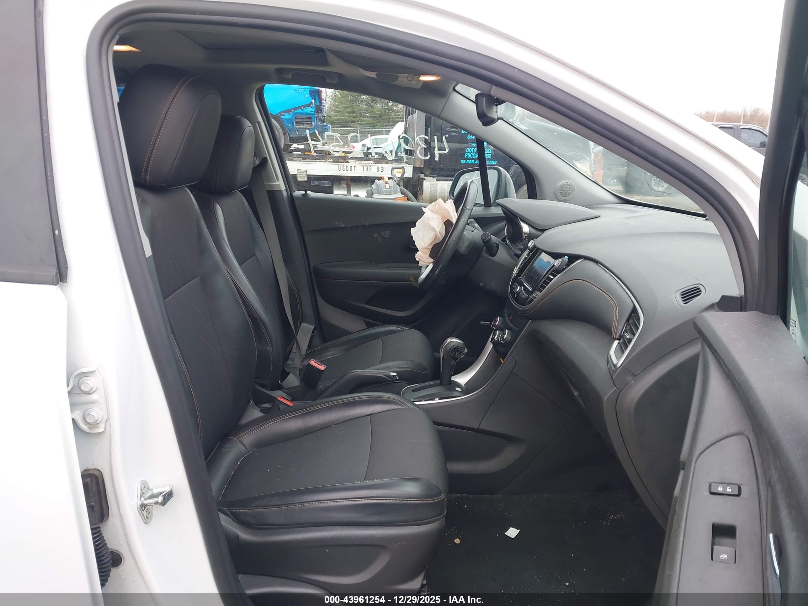CHEVROLET TRAX image 5