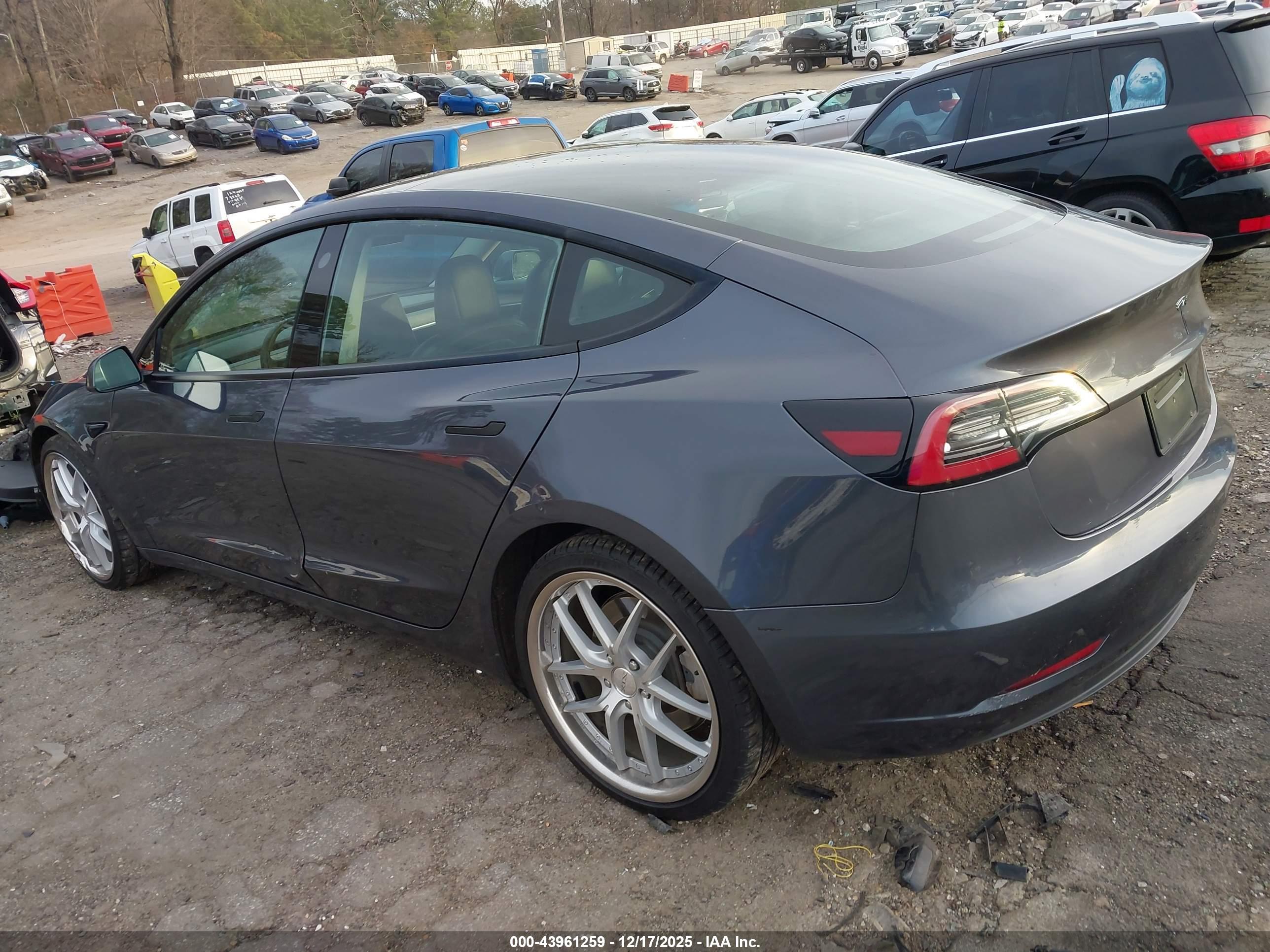 TESLA MODEL image 3