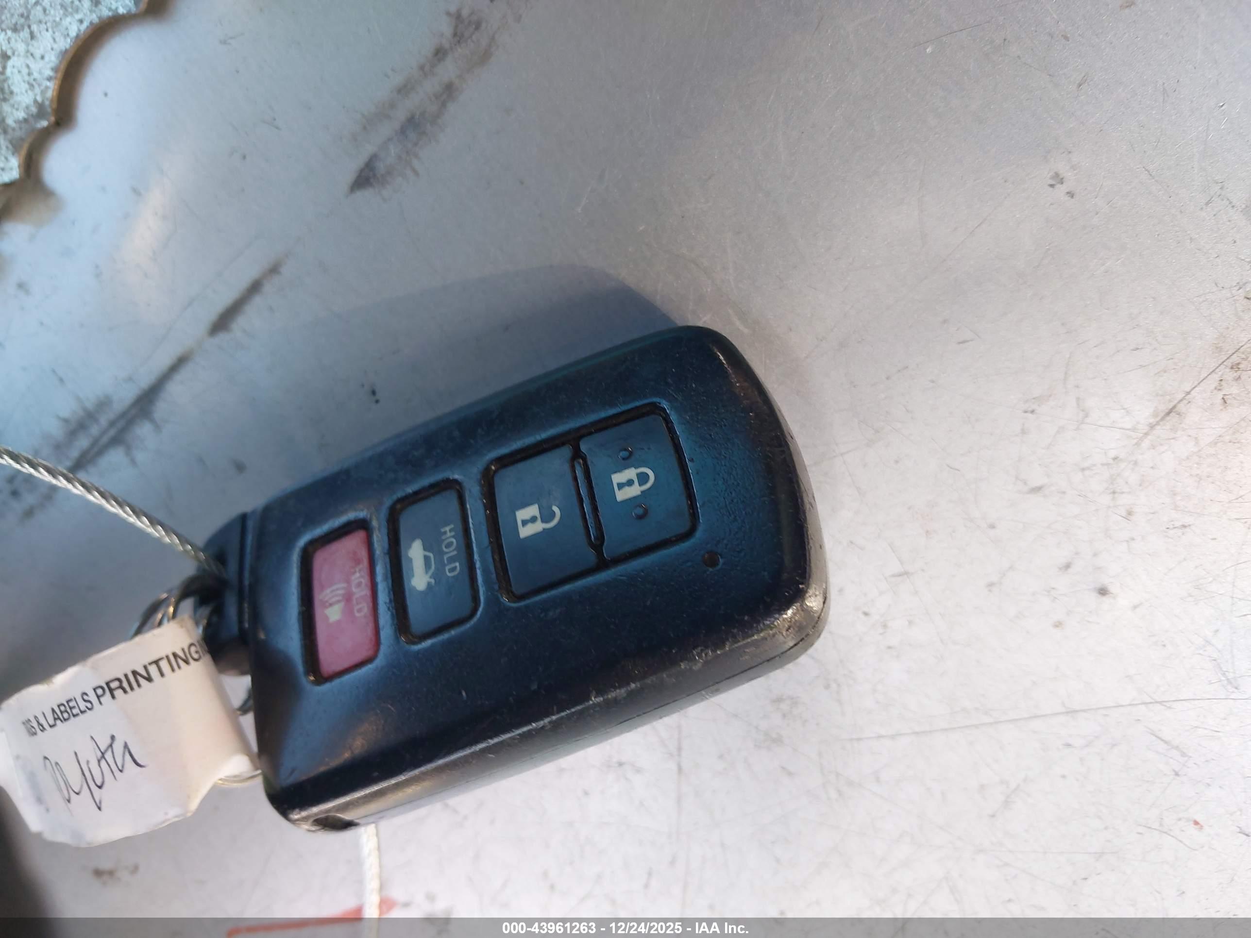 TOYOTA CAMRY image 11