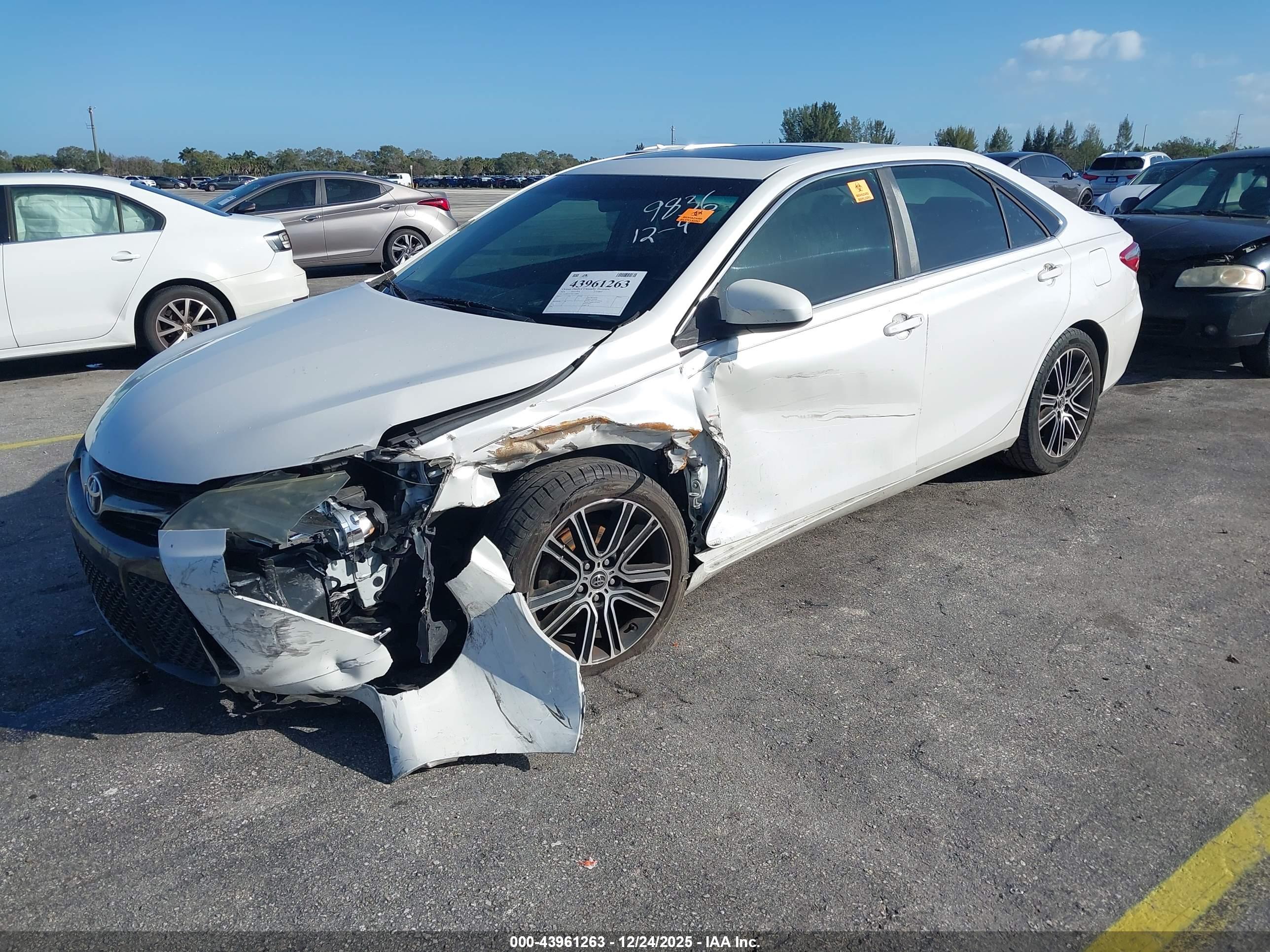 TOYOTA CAMRY image 2