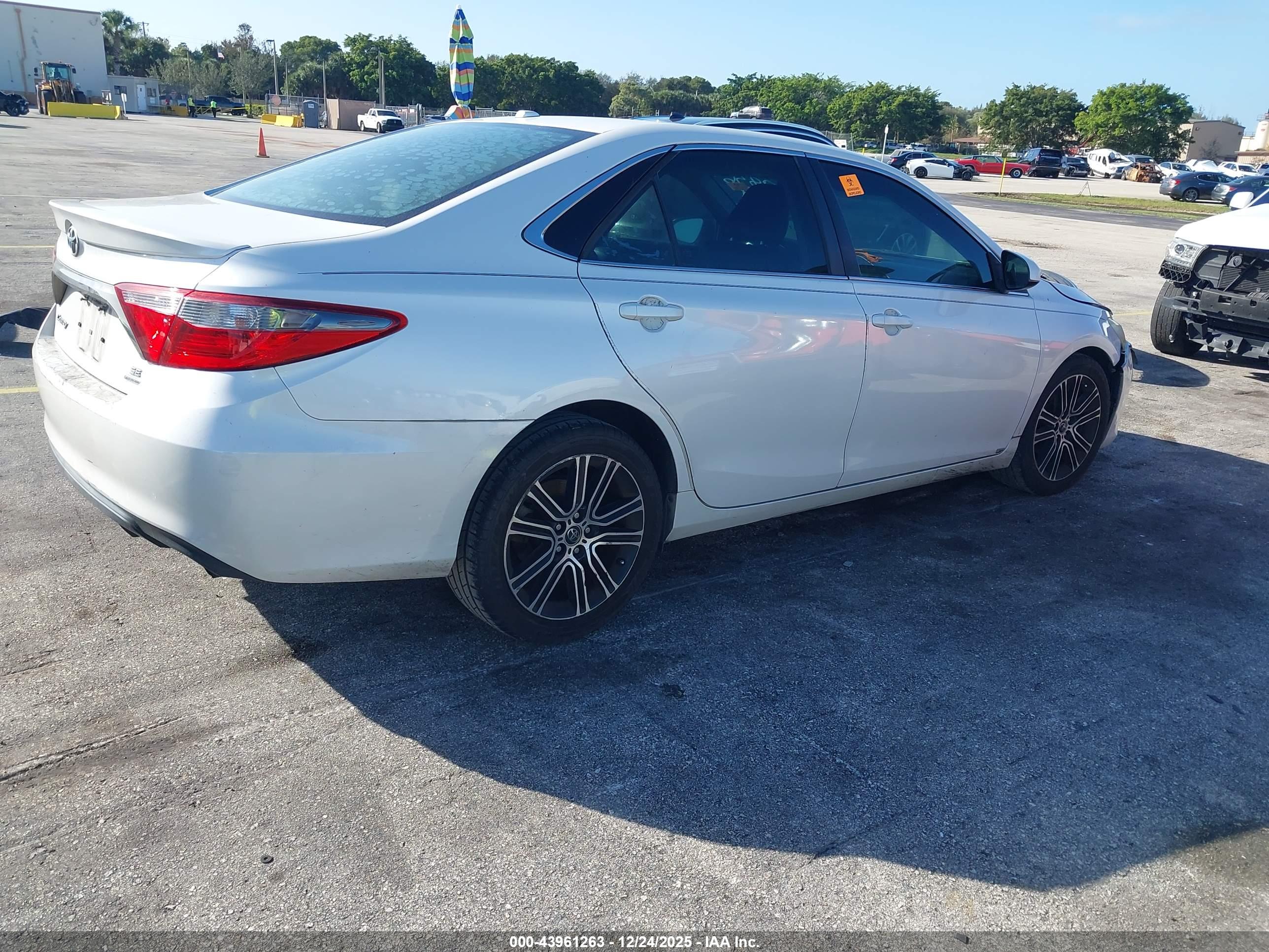 TOYOTA CAMRY image 4