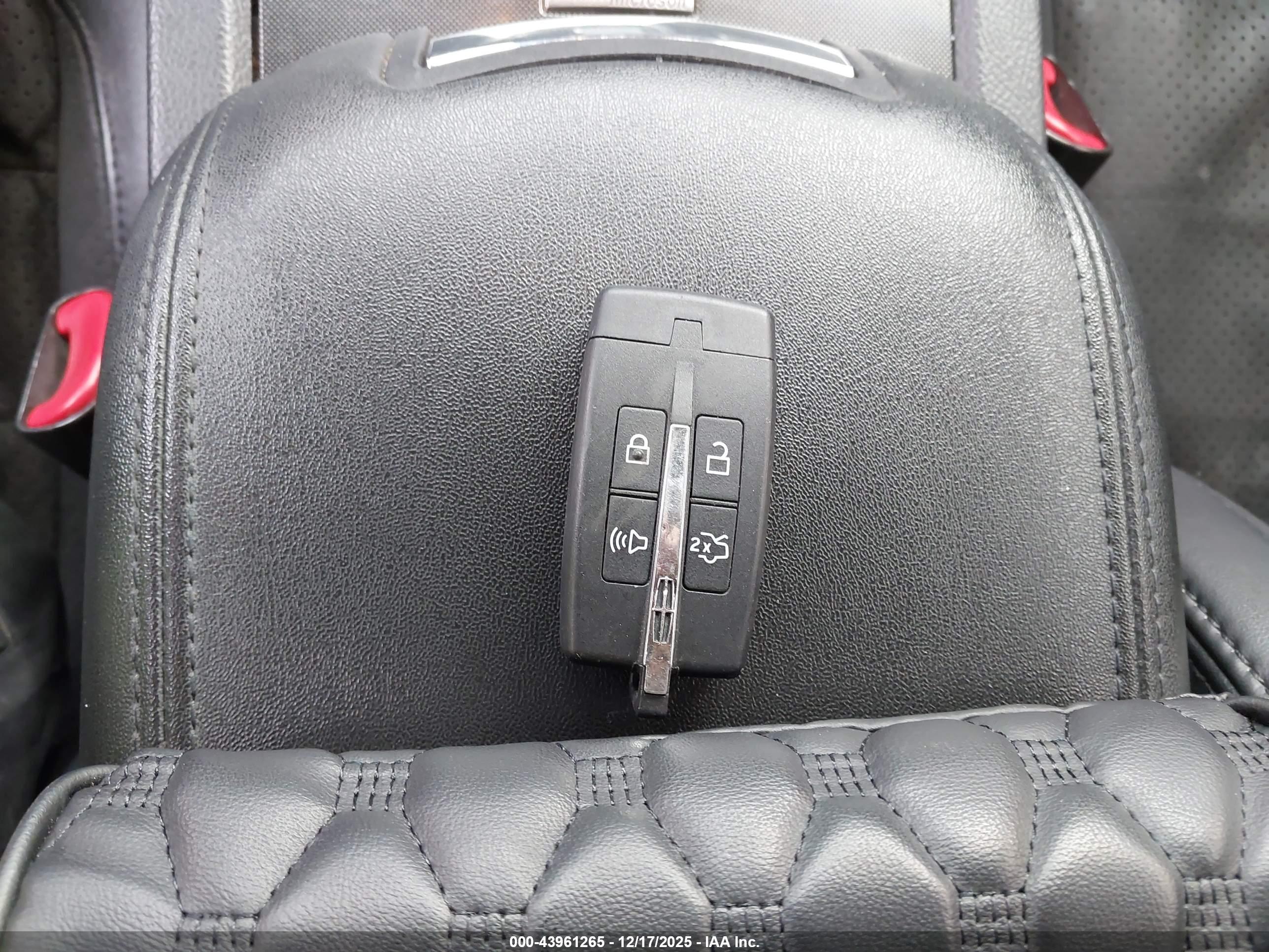 FORD TAURUS image 11