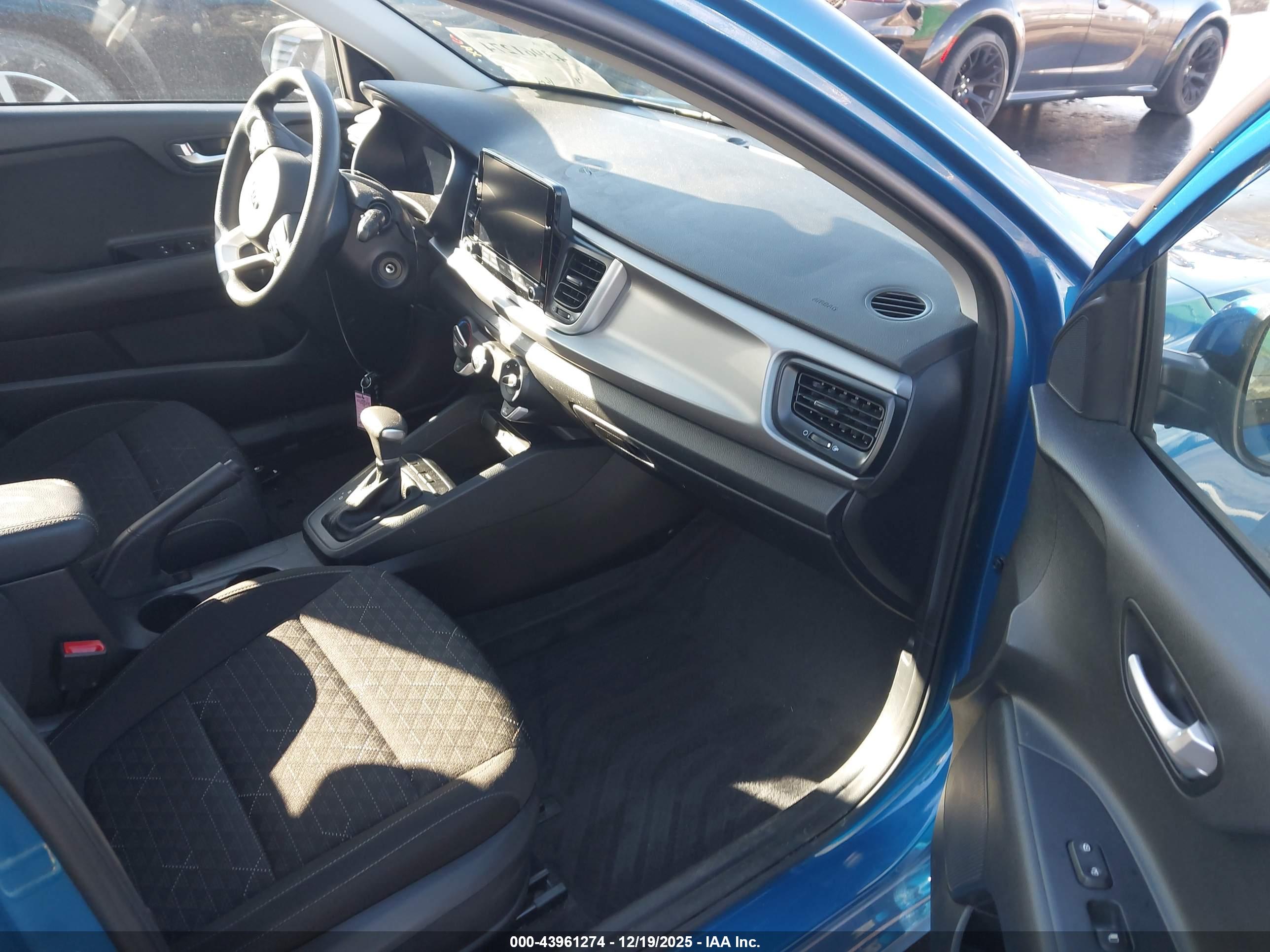 KIA RIO image 5