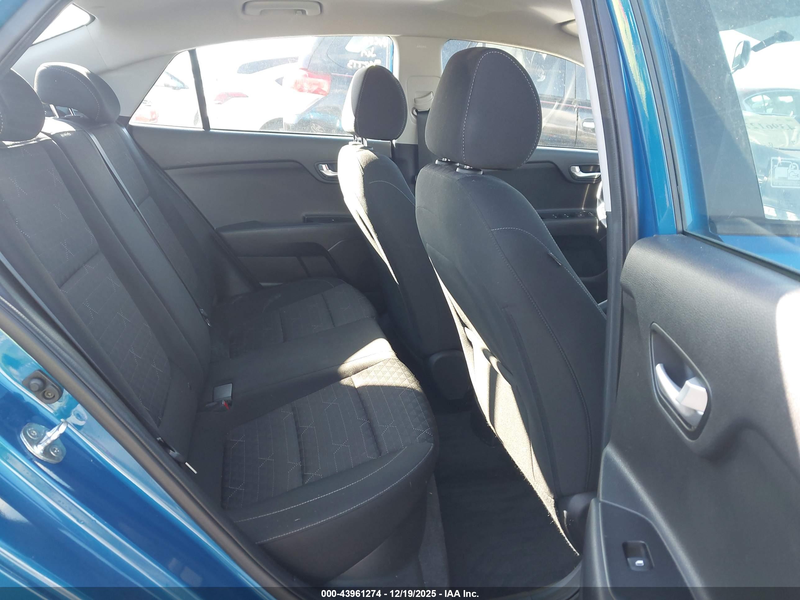 KIA RIO image 8