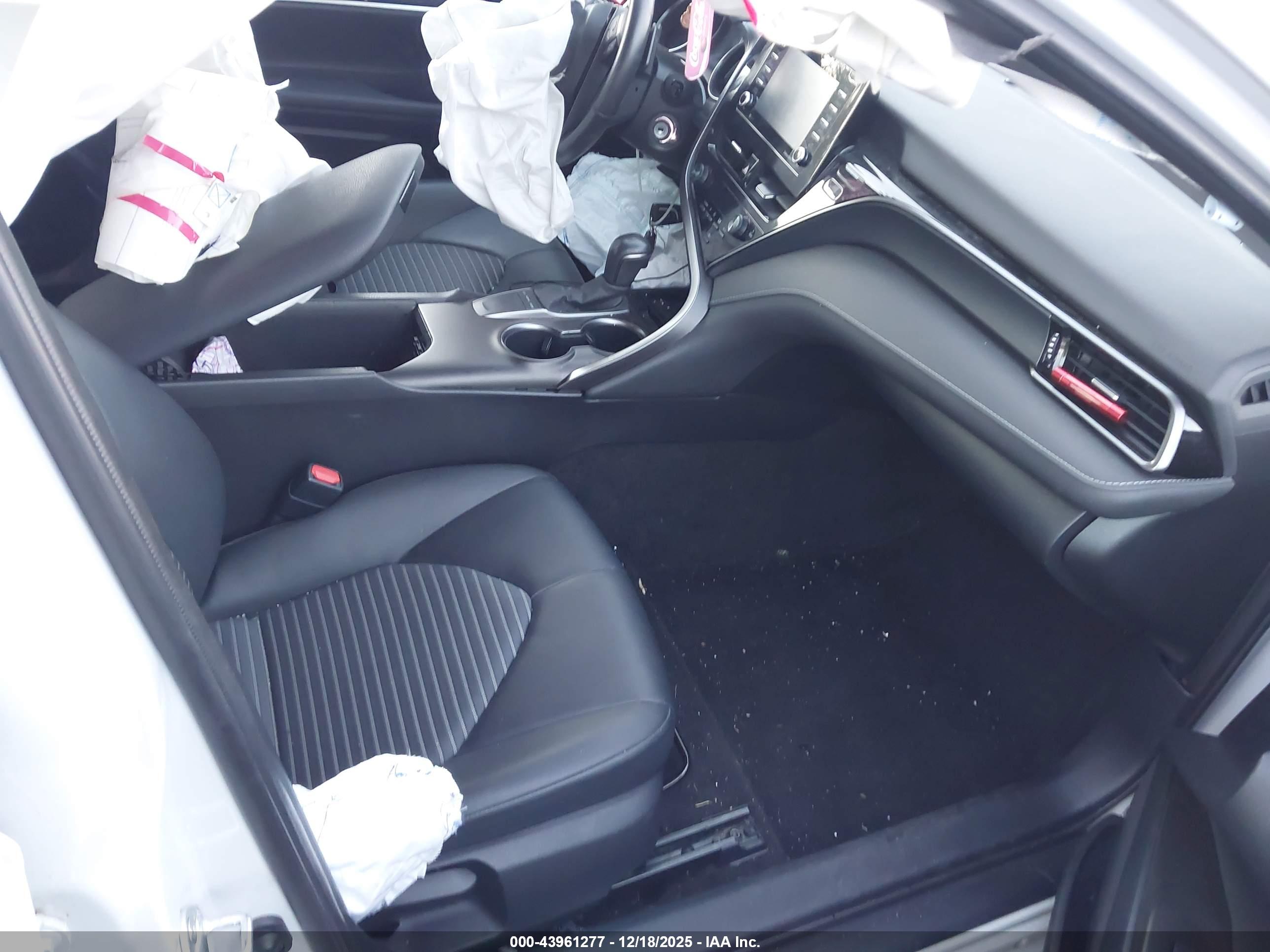 TOYOTA CAMRY image 5