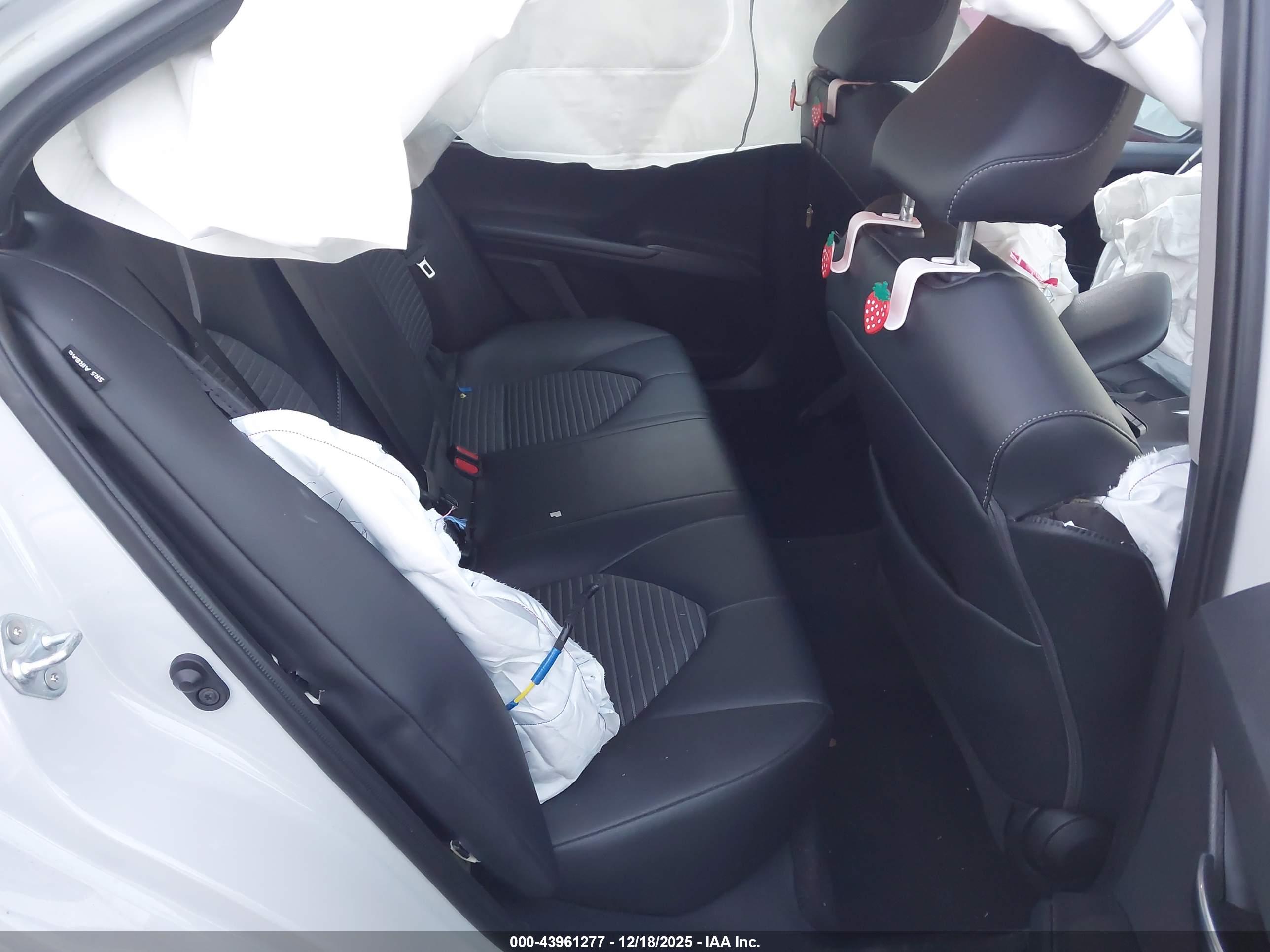 TOYOTA CAMRY image 8