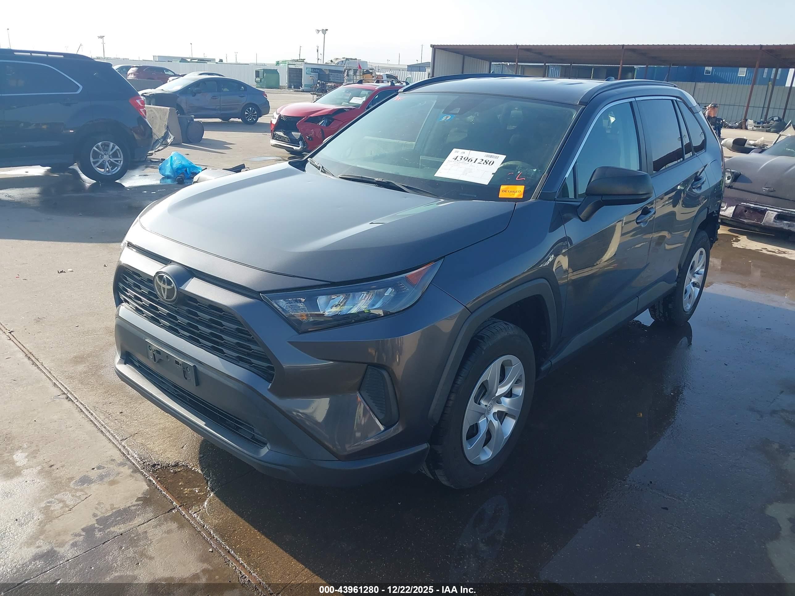 TOYOTA RAV4 image 2