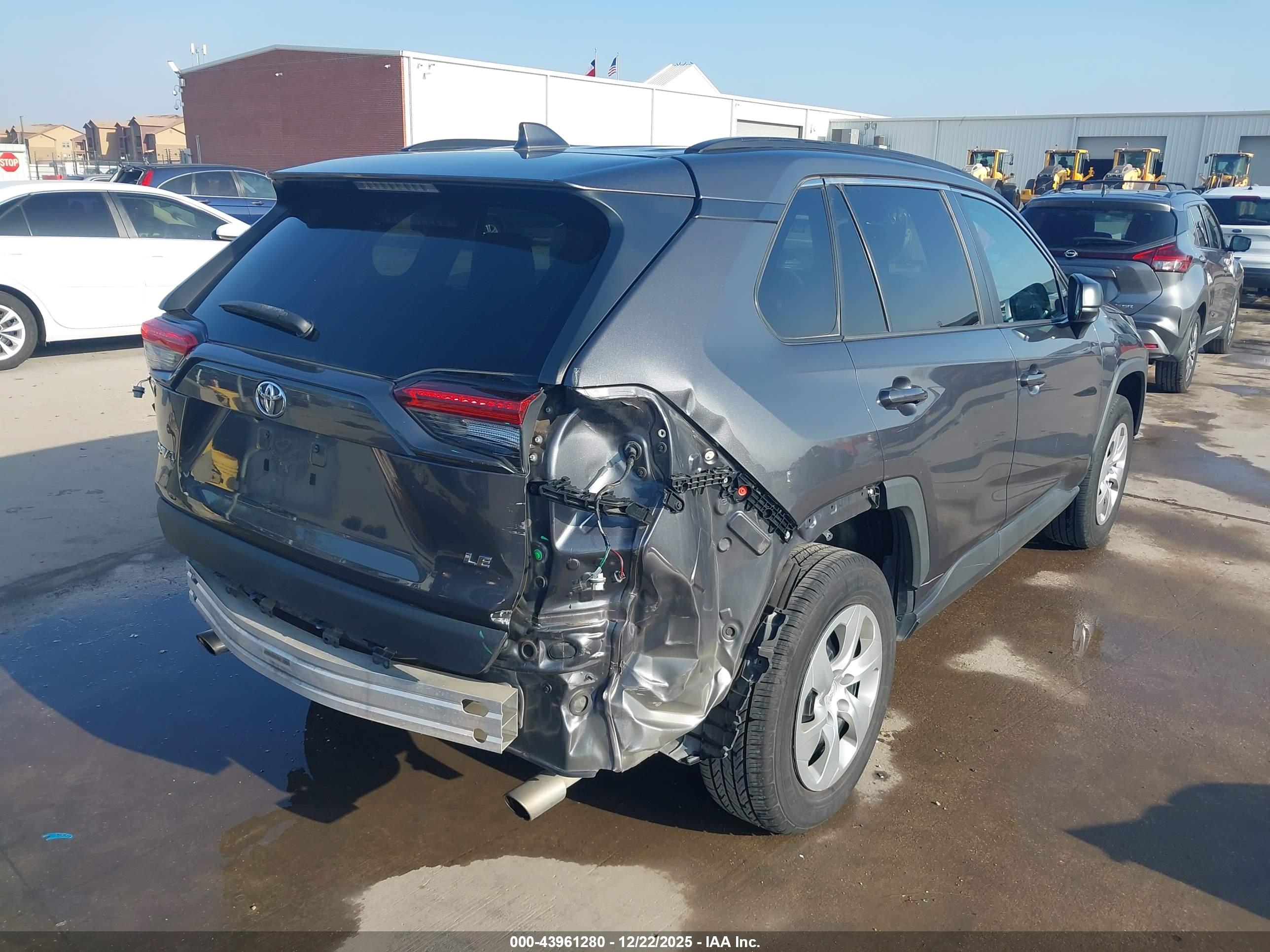 TOYOTA RAV4 image 4