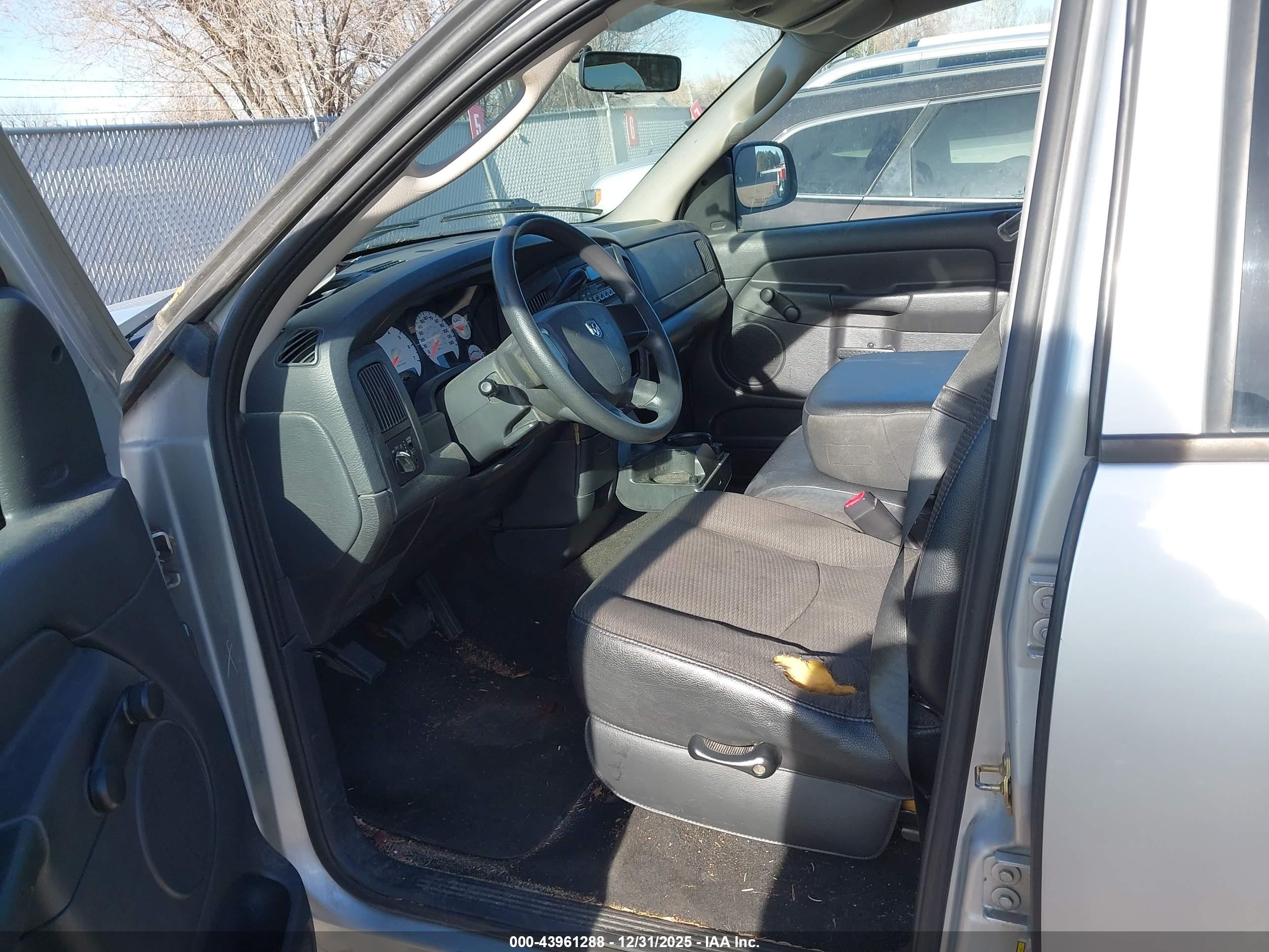 DODGE RAM image 5