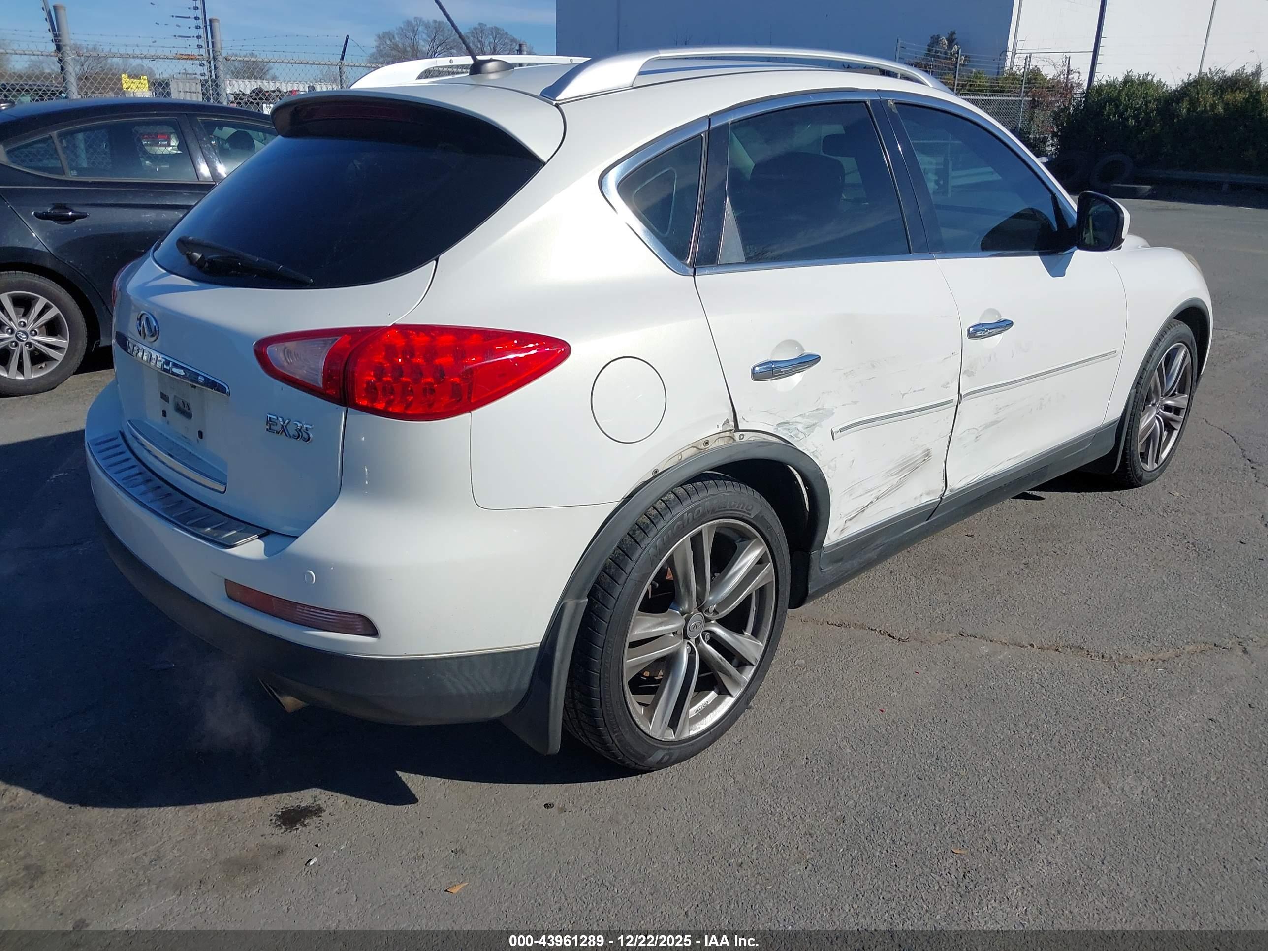 INFINITI EX35 image 4