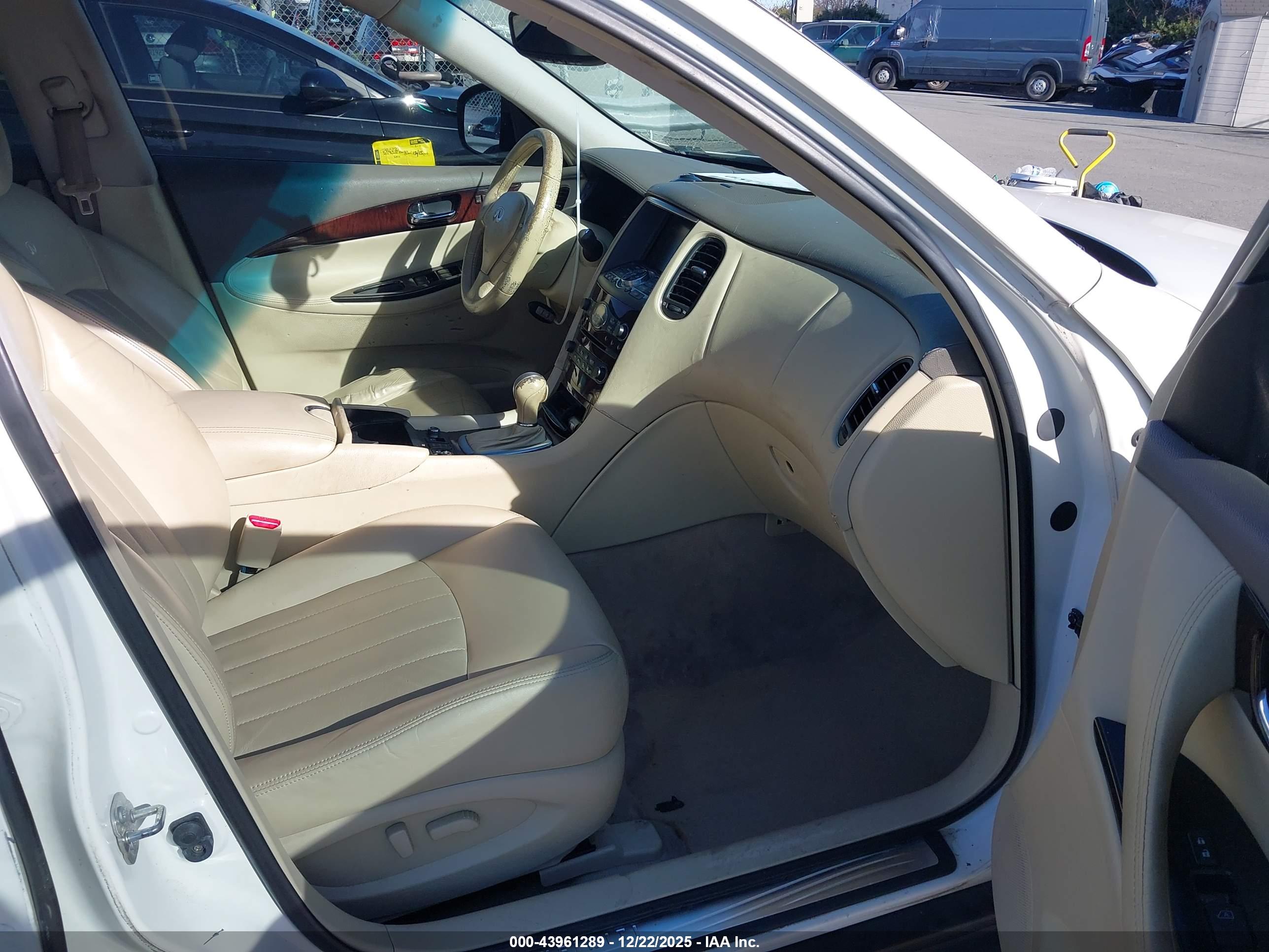 INFINITI EX35 image 5