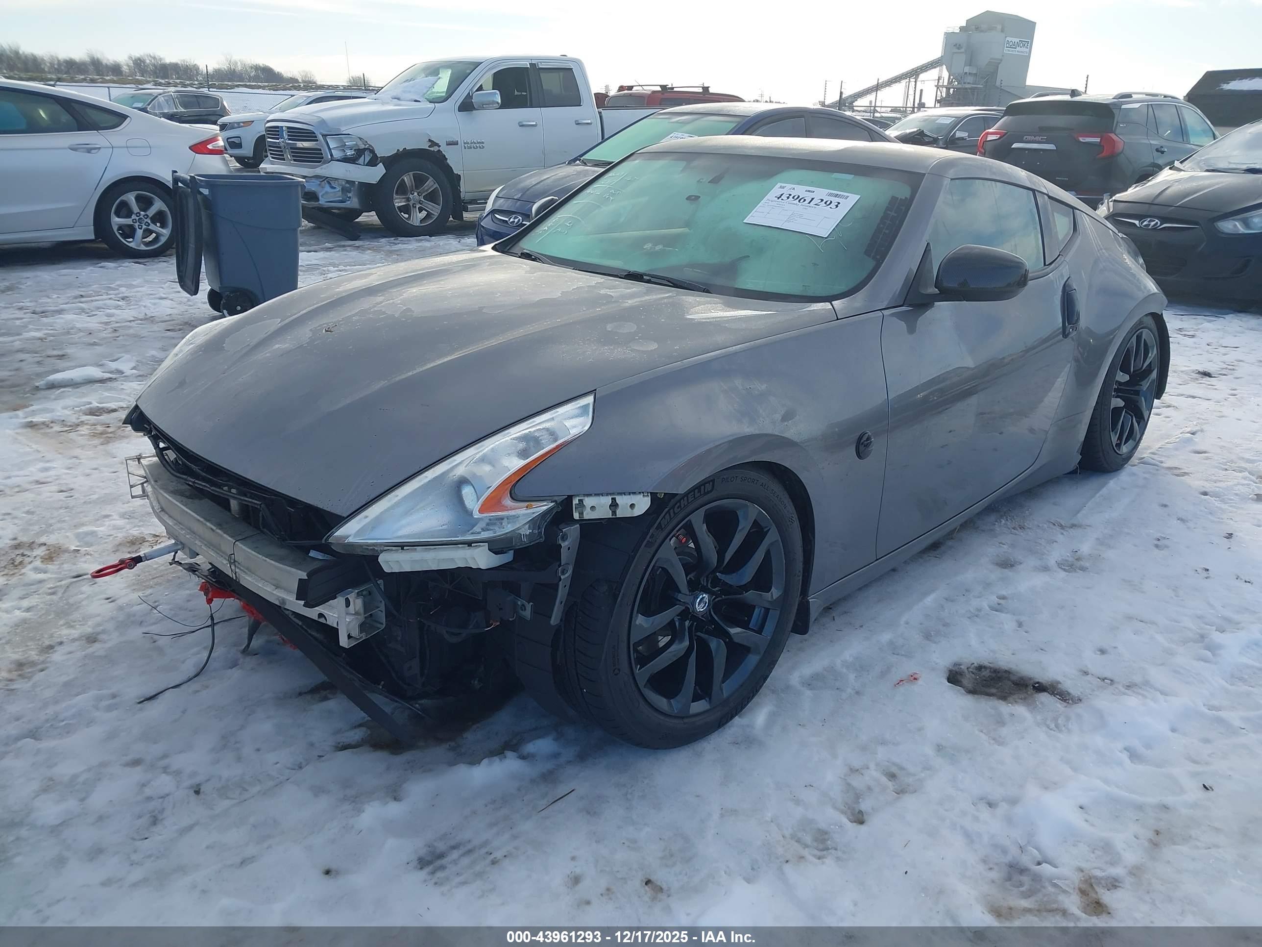 NISSAN 370Z image 2