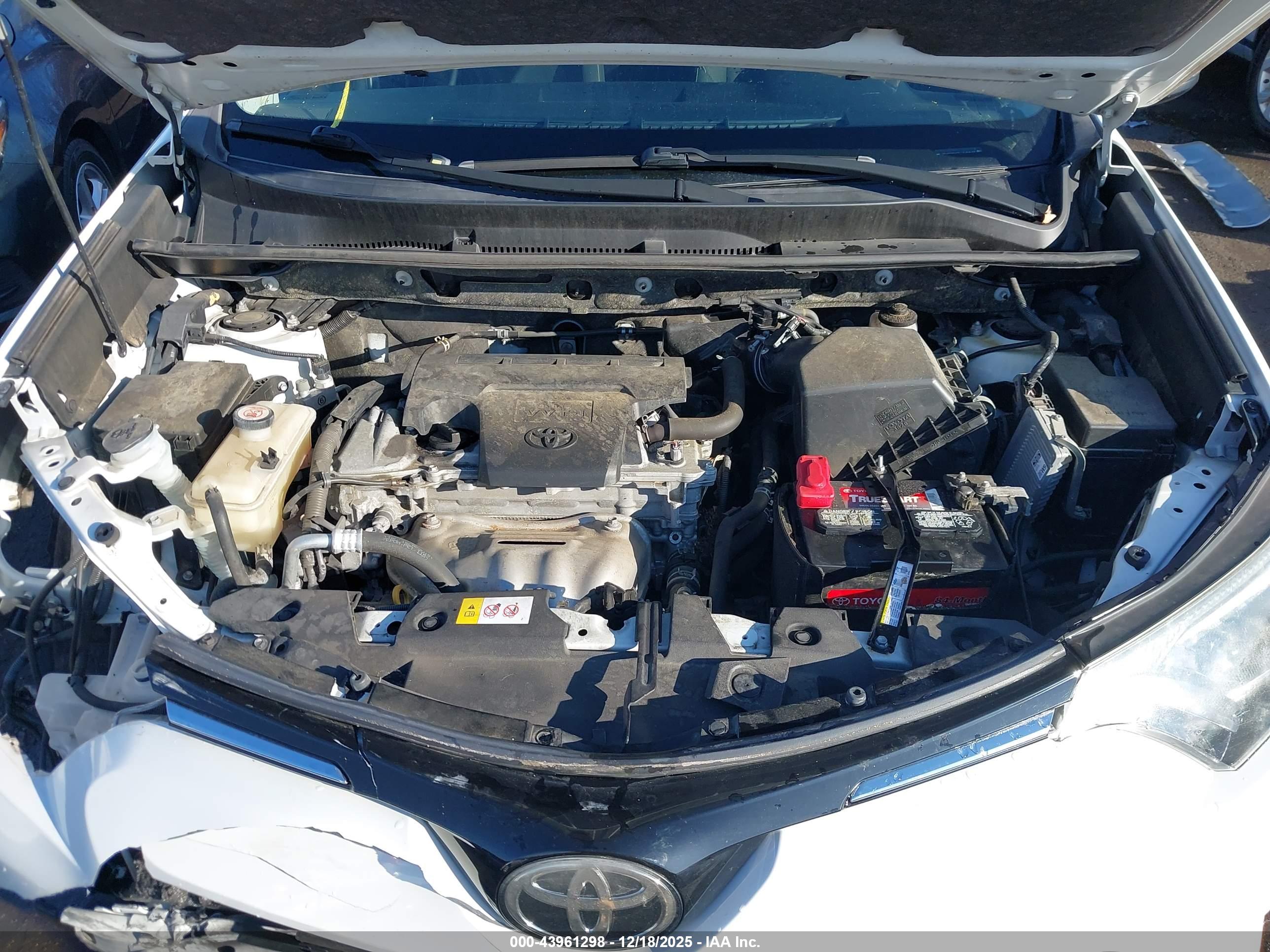 TOYOTA RAV4 image 10