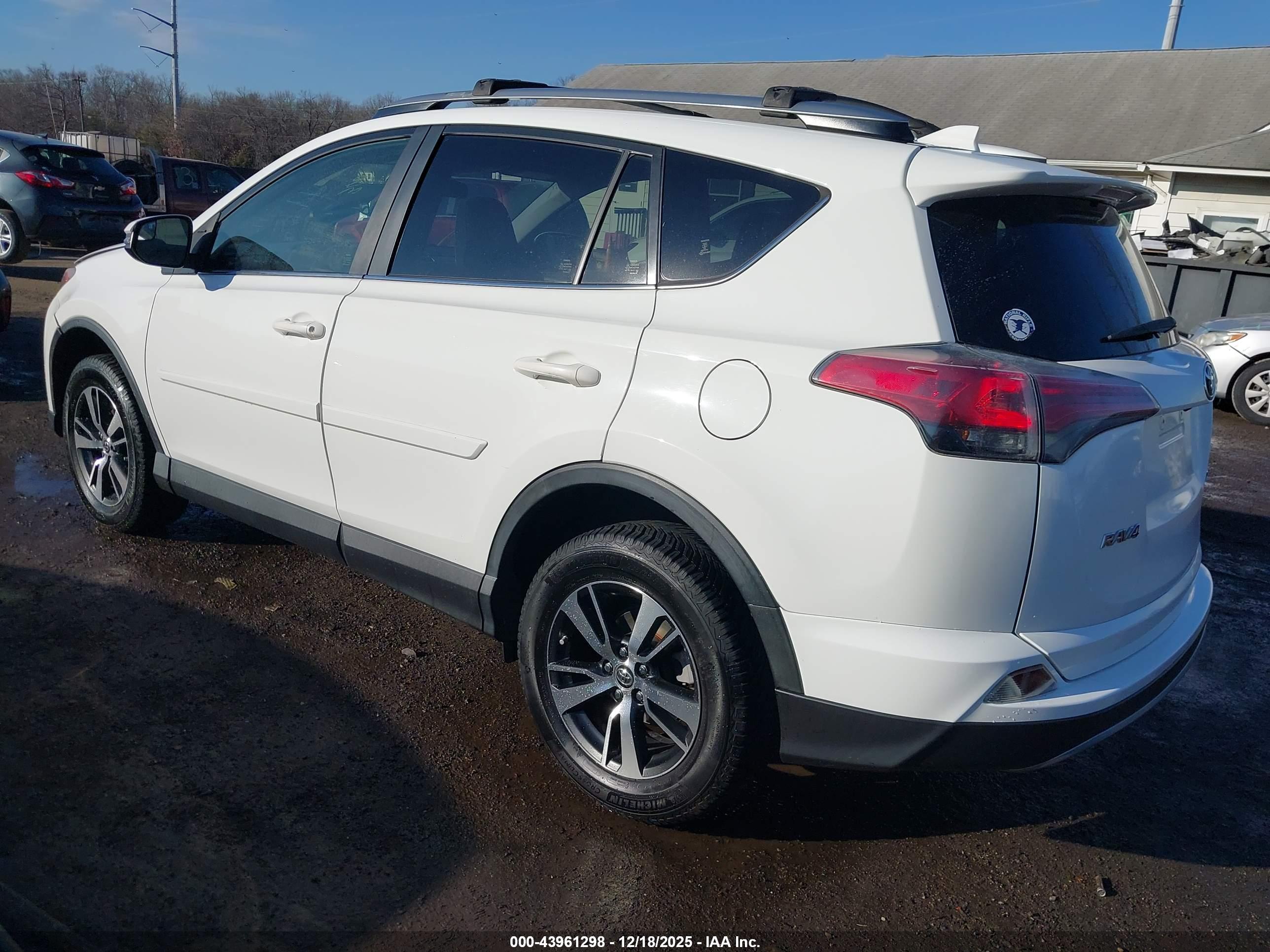 TOYOTA RAV4 image 3