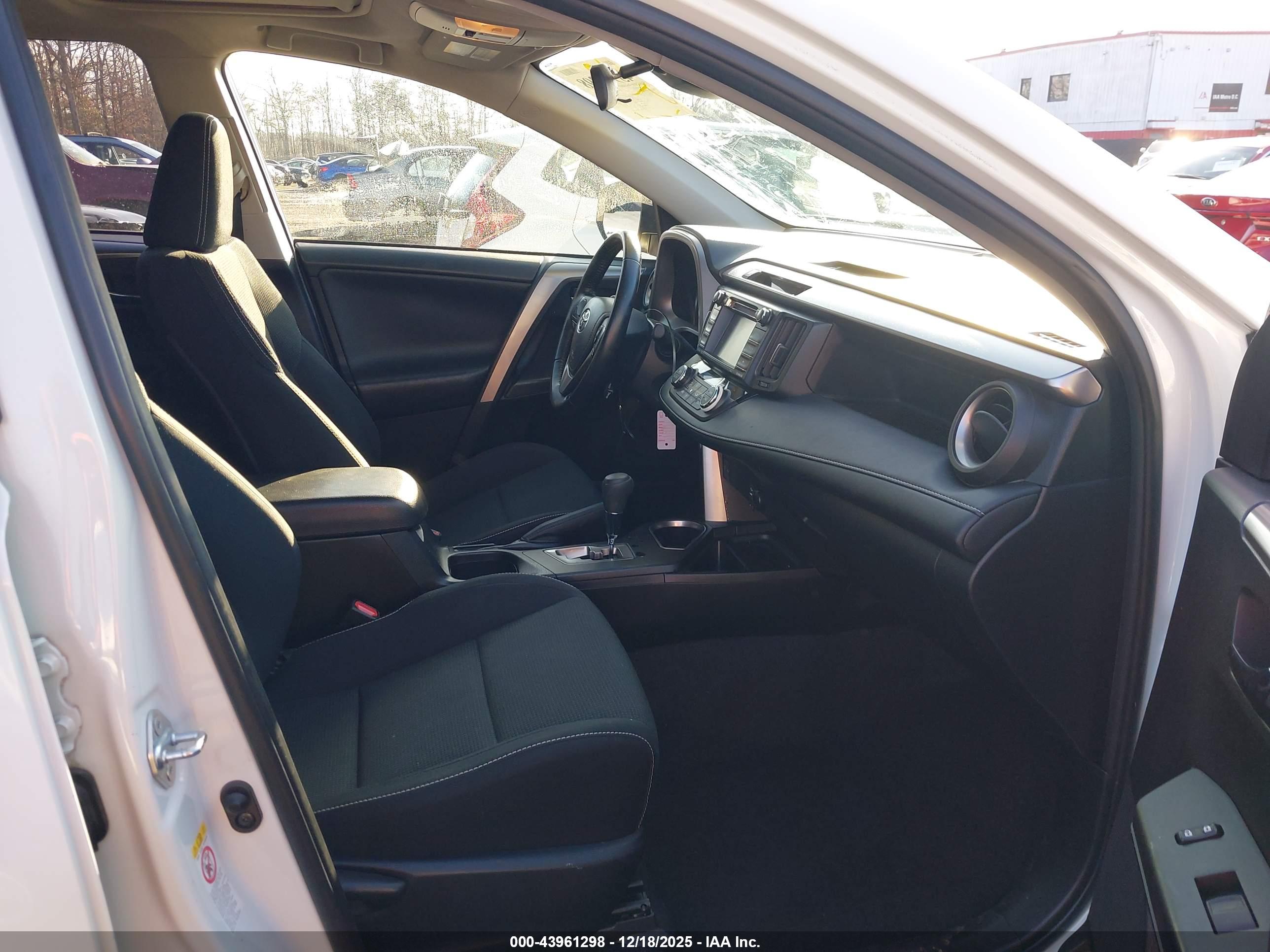 TOYOTA RAV4 image 5