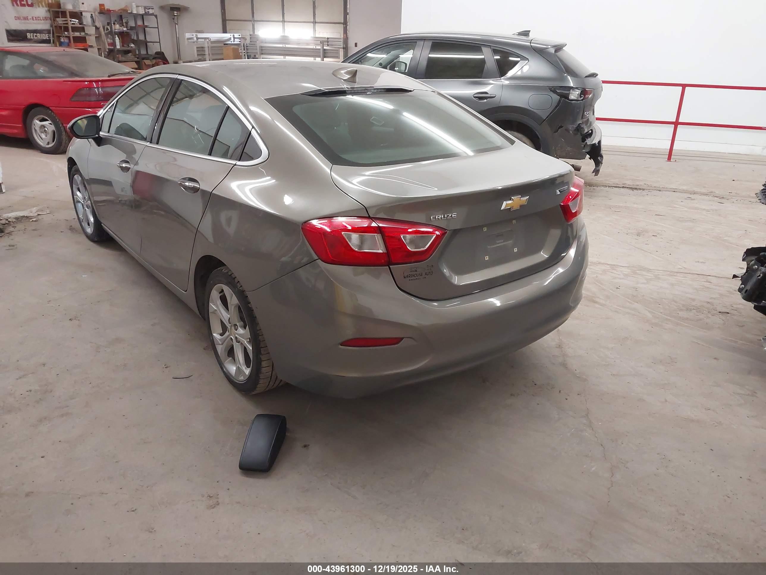 CHEVROLET CRUZE image 3