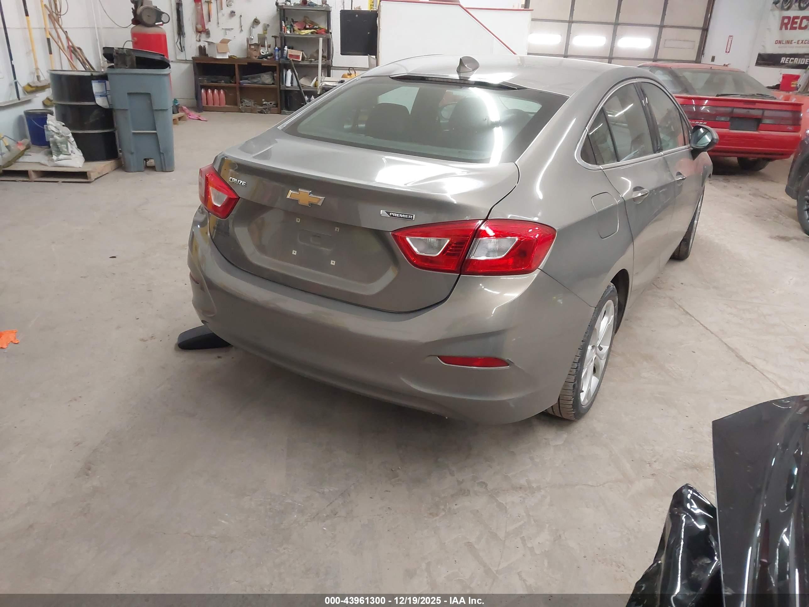 CHEVROLET CRUZE image 4
