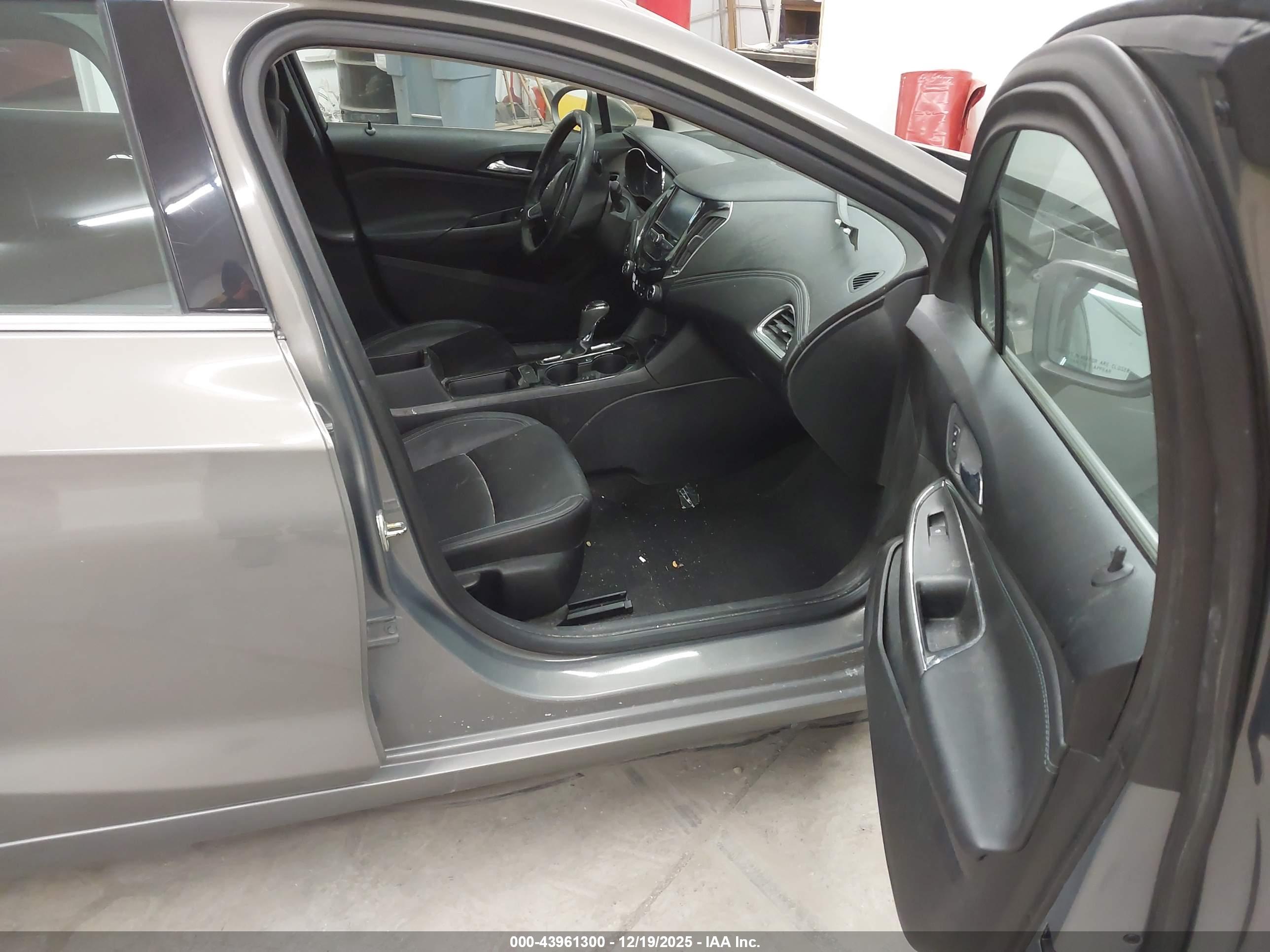 CHEVROLET CRUZE image 5