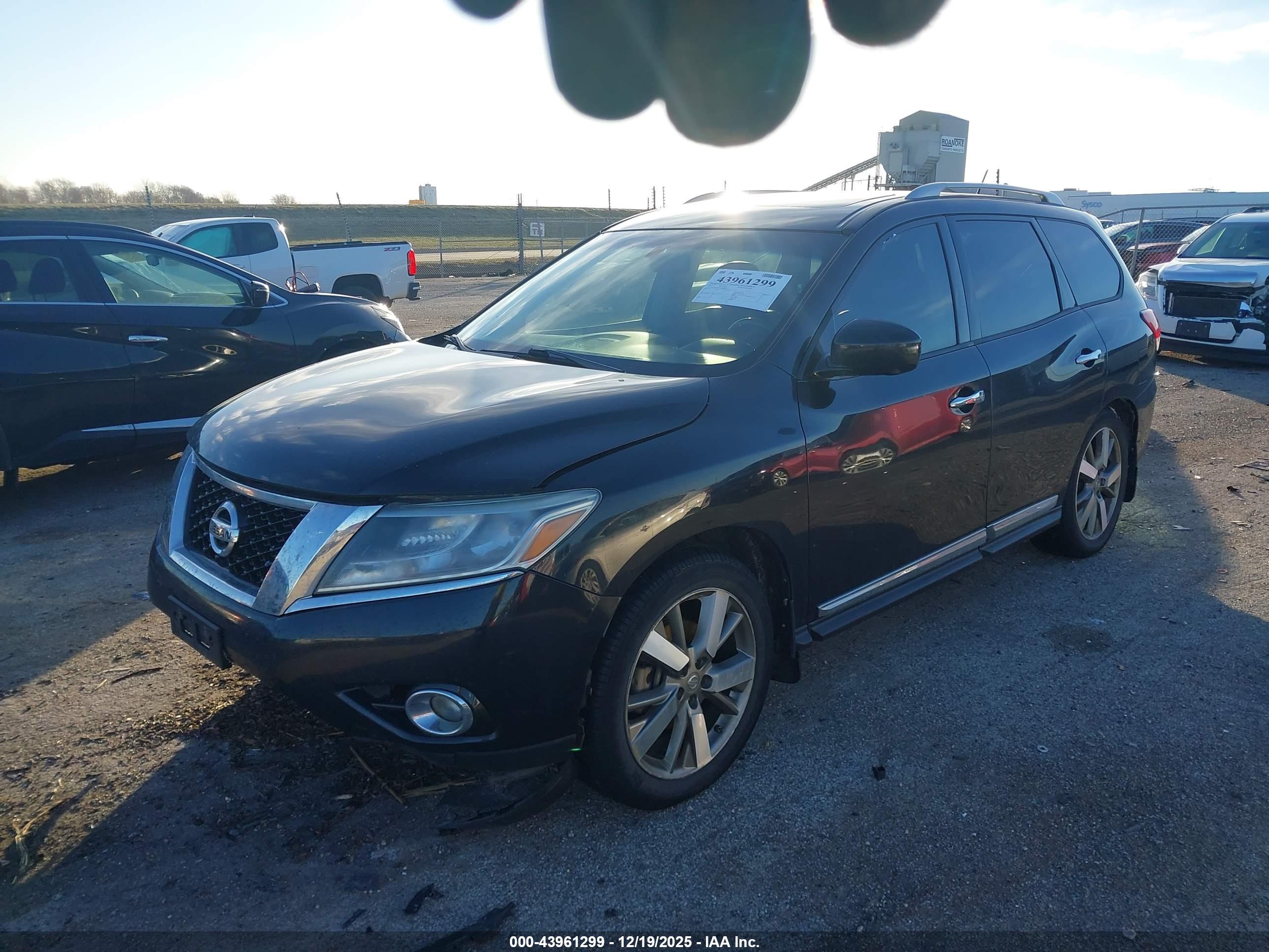 NISSAN PATHFINDER image 2