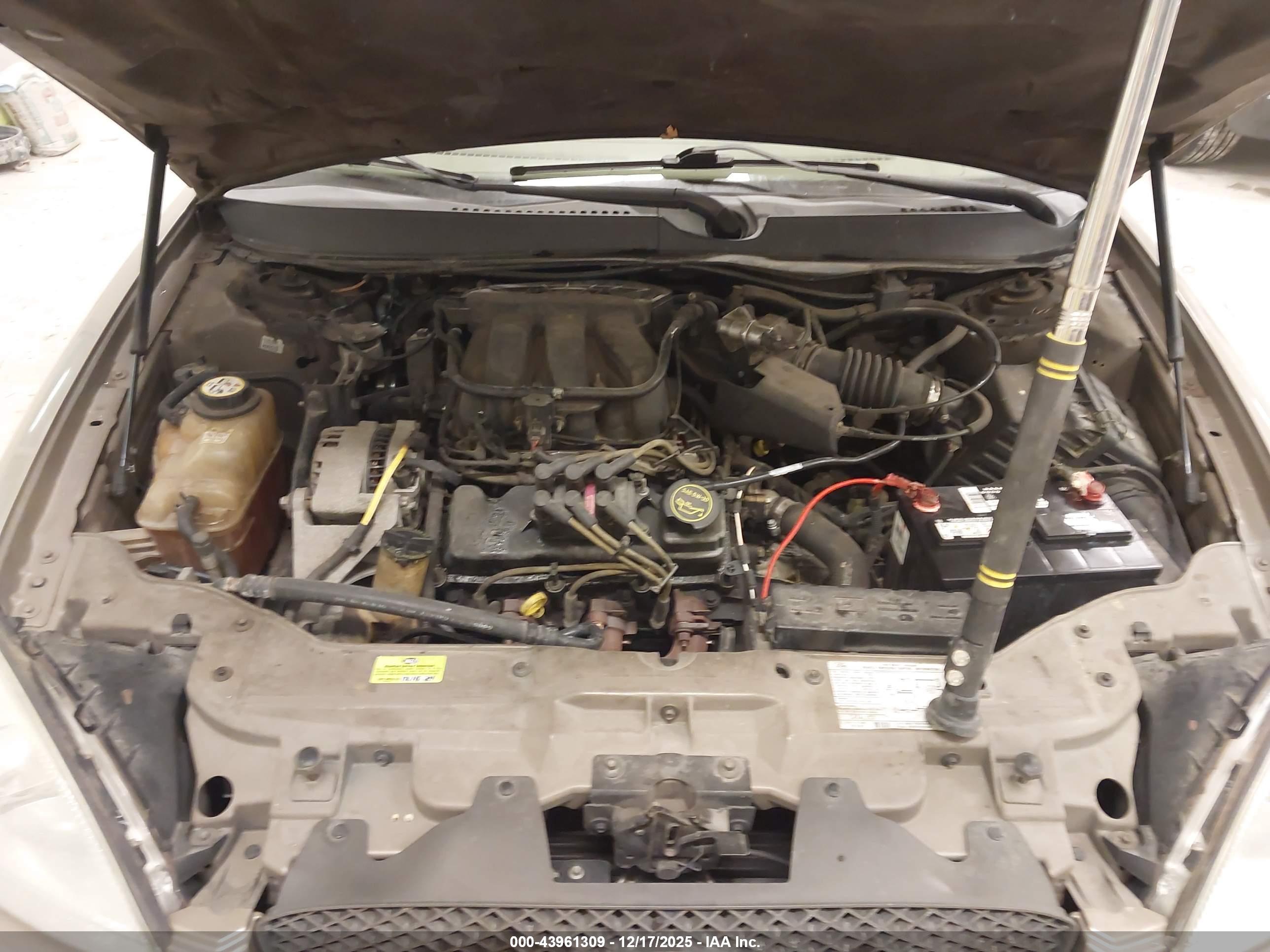 FORD TAURUS image 10