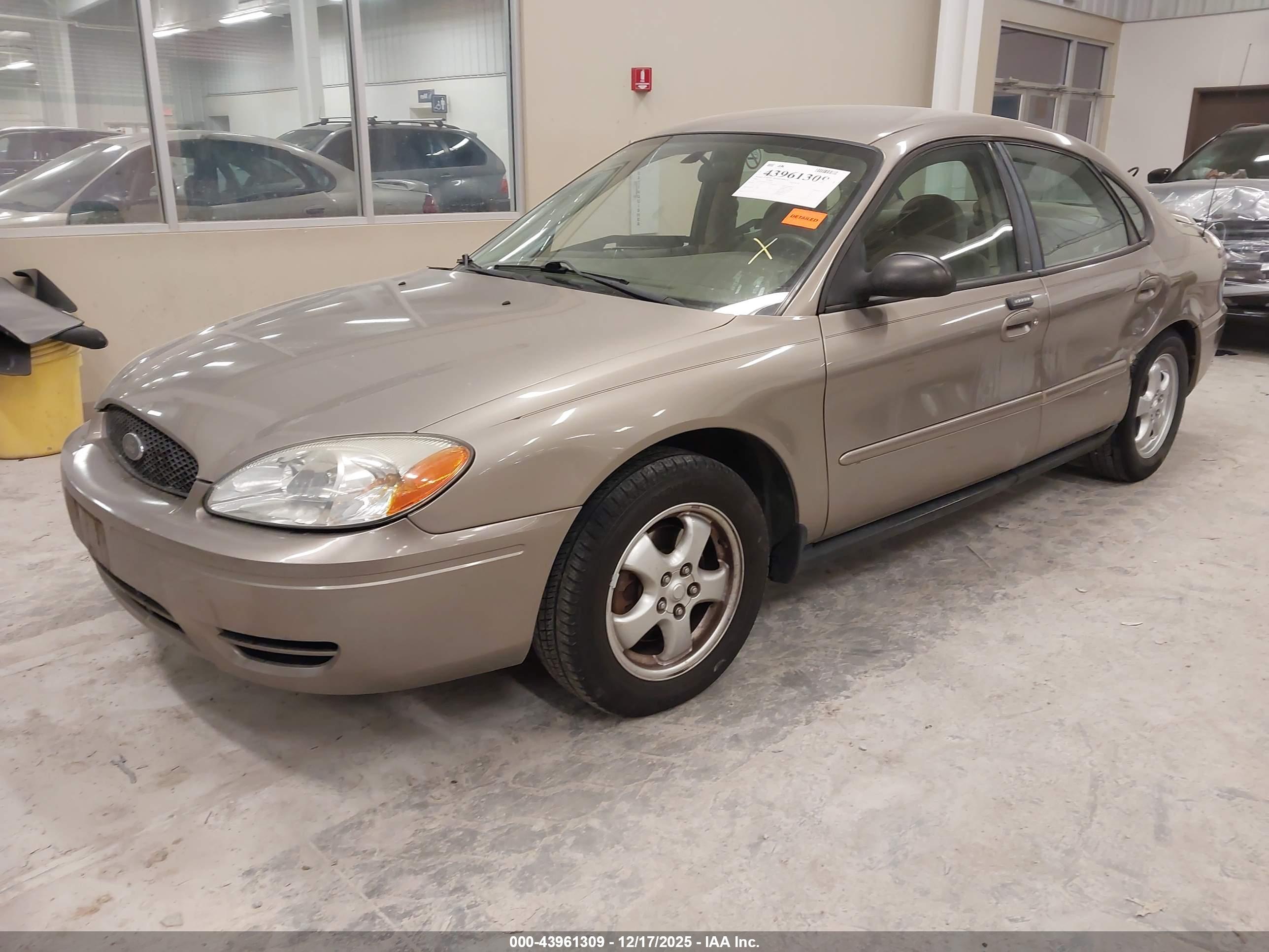 FORD TAURUS image 2