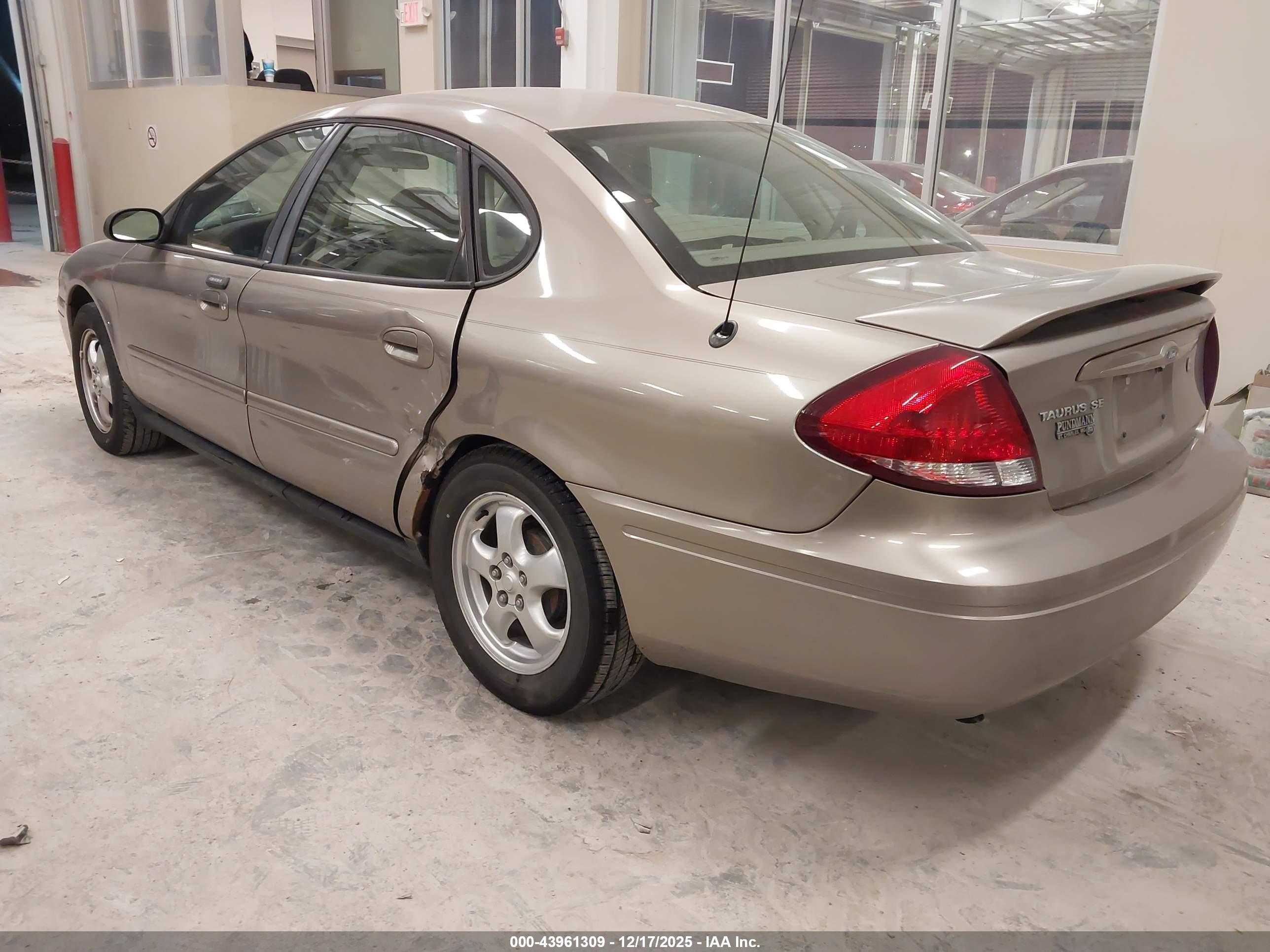 FORD TAURUS image 3