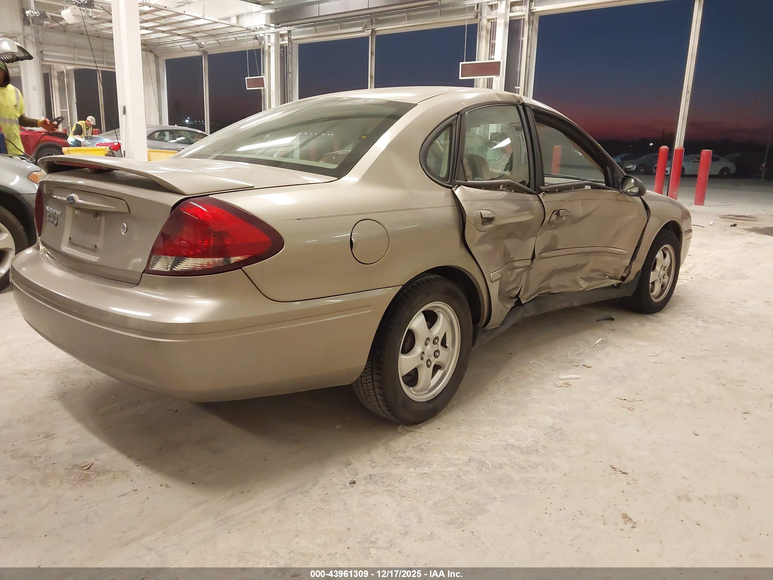 FORD TAURUS image 4