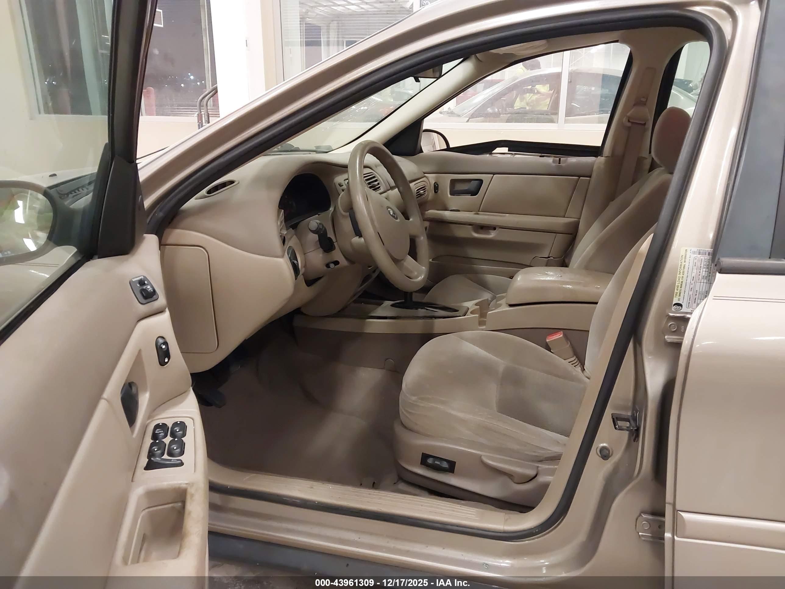 FORD TAURUS image 5