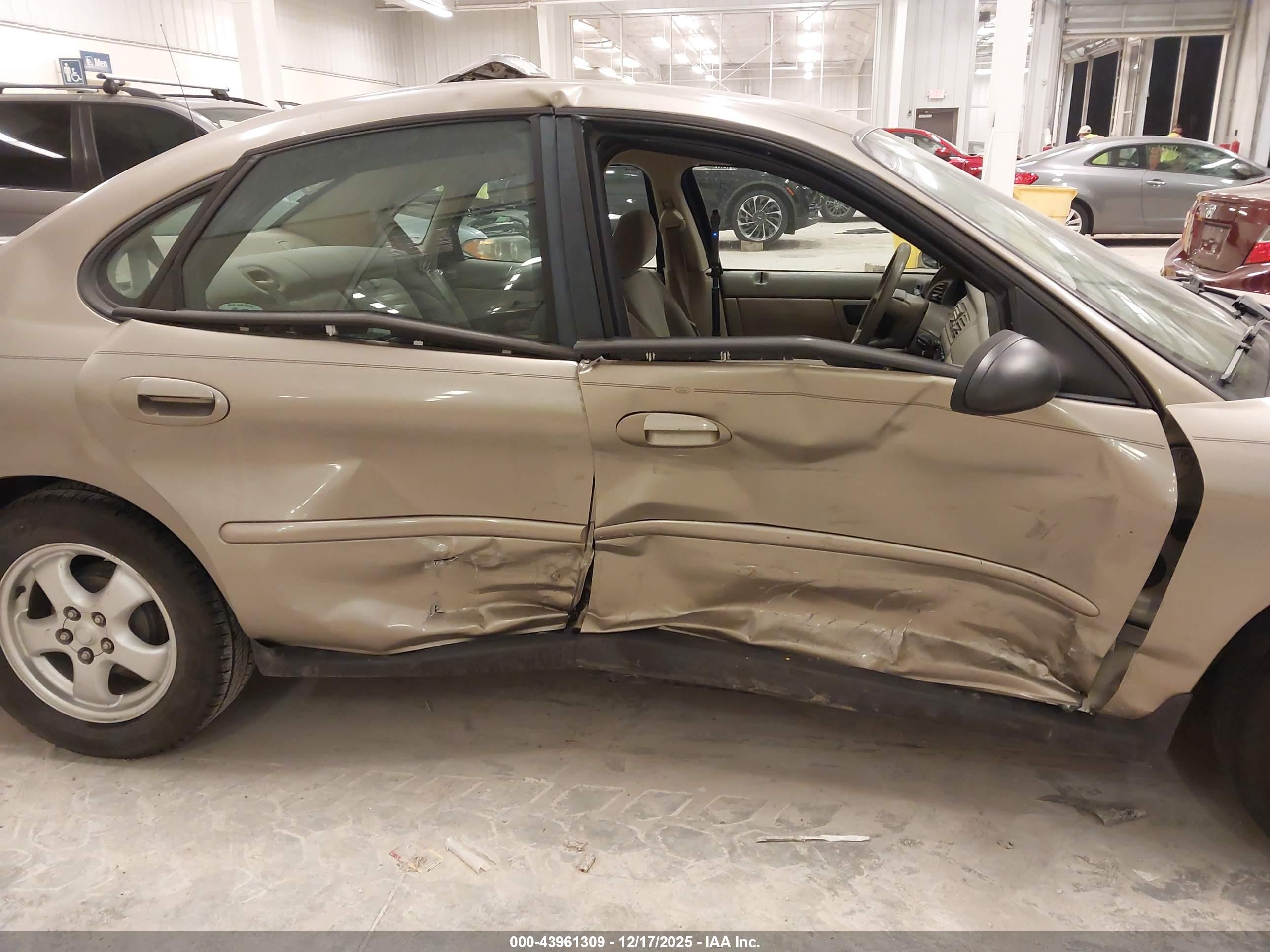 FORD TAURUS image 6