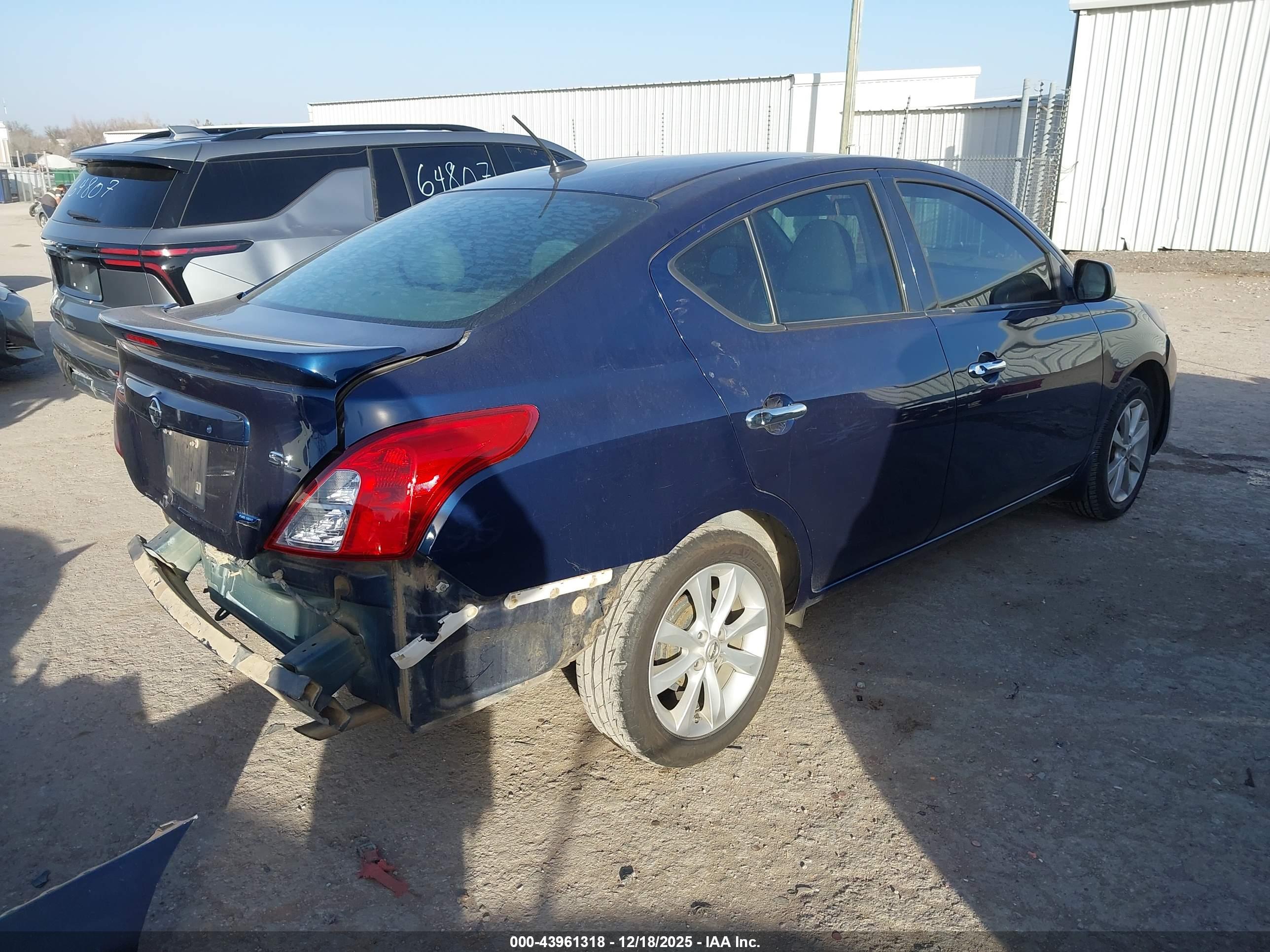 NISSAN VERSA image 4