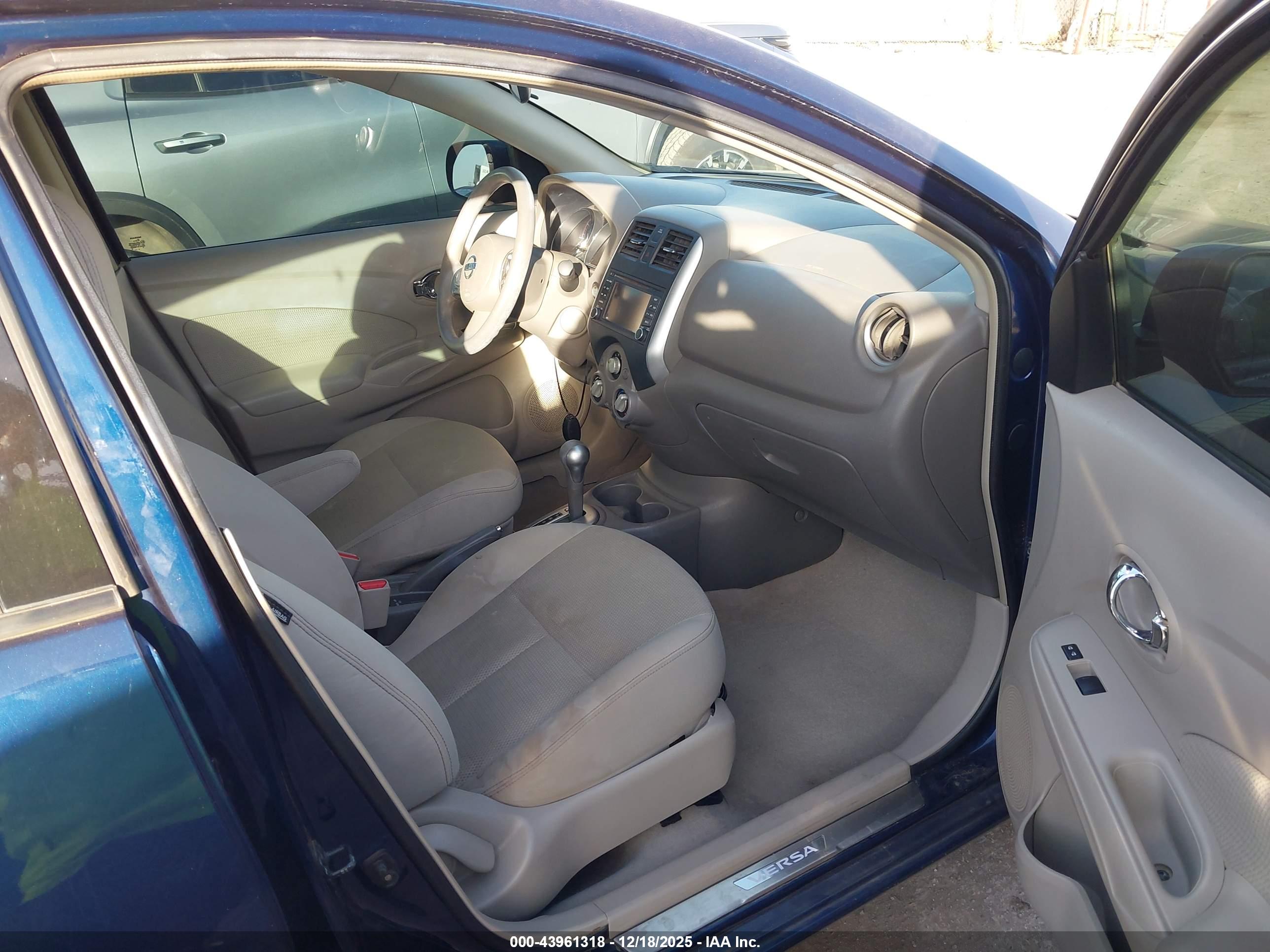 NISSAN VERSA image 5