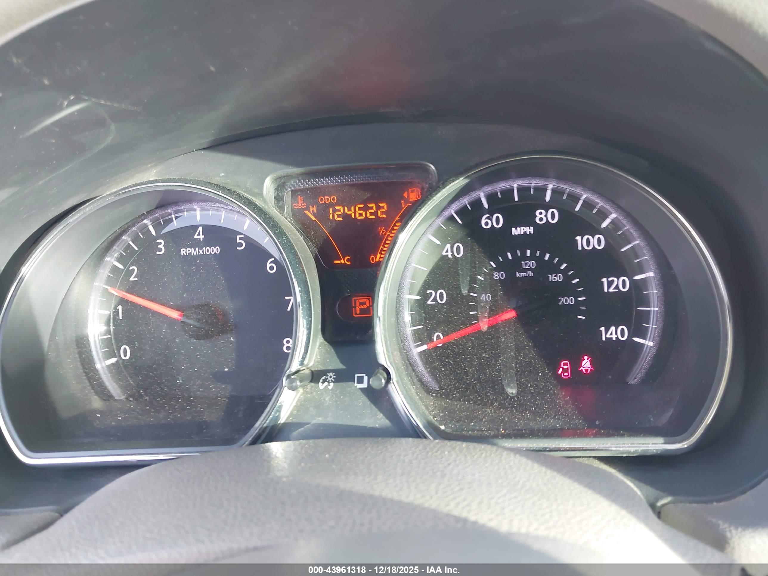 NISSAN VERSA image 7