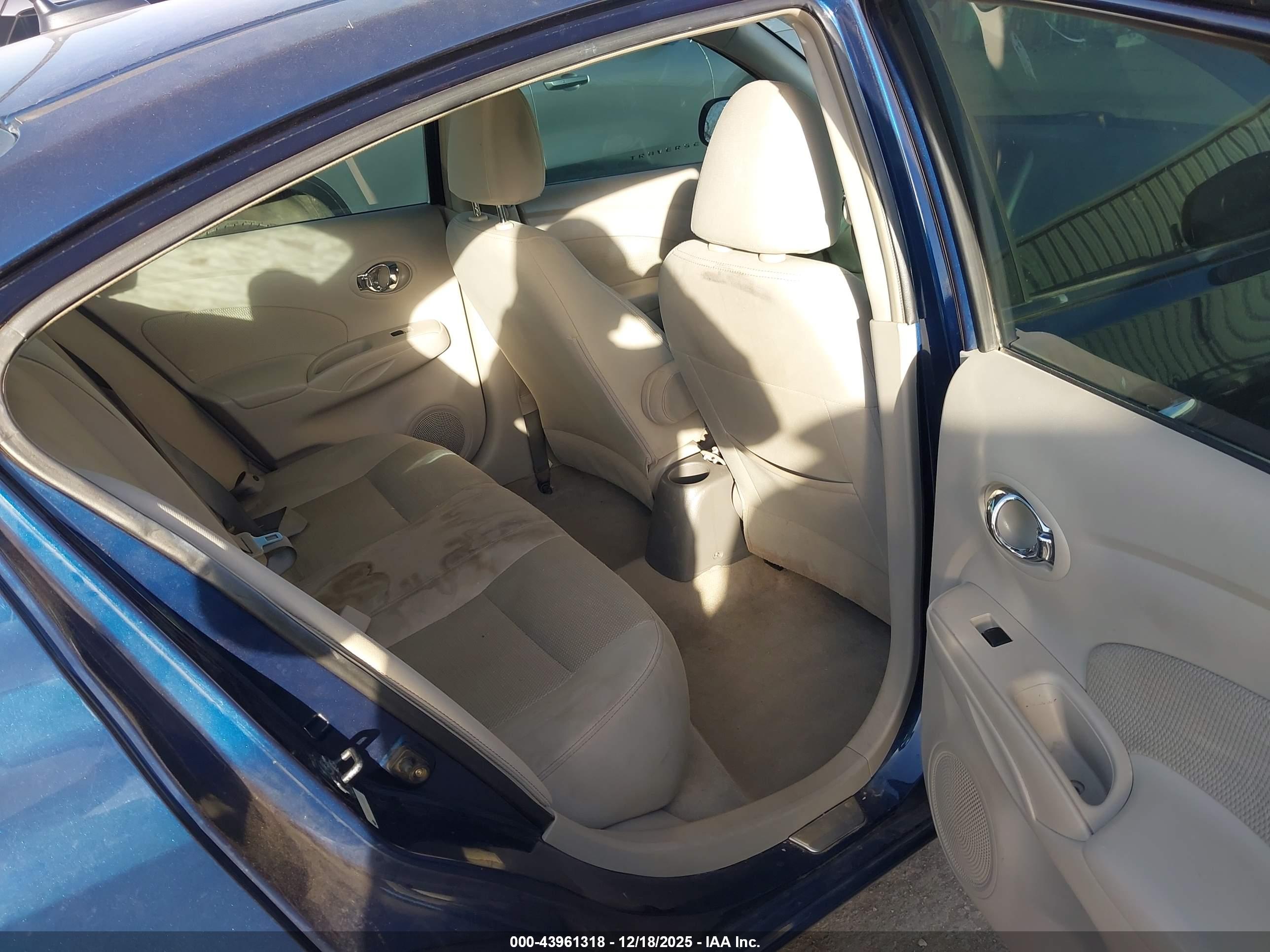 NISSAN VERSA image 8