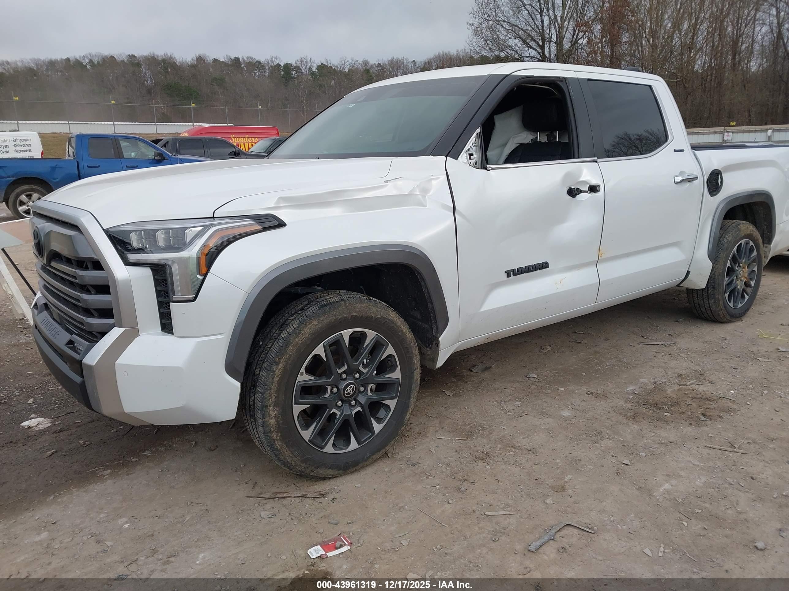 TOYOTA TUNDRA image 2