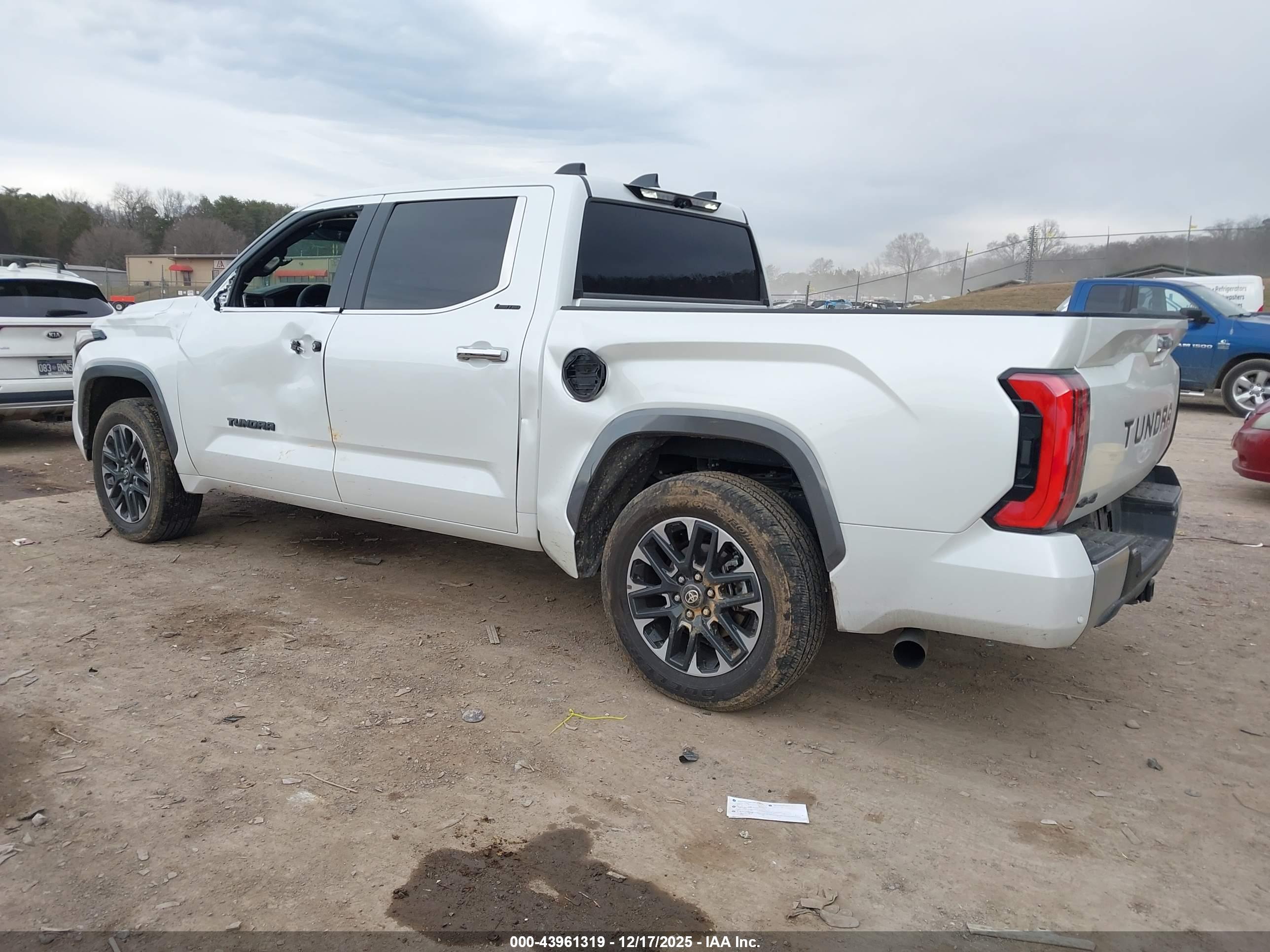 TOYOTA TUNDRA image 3