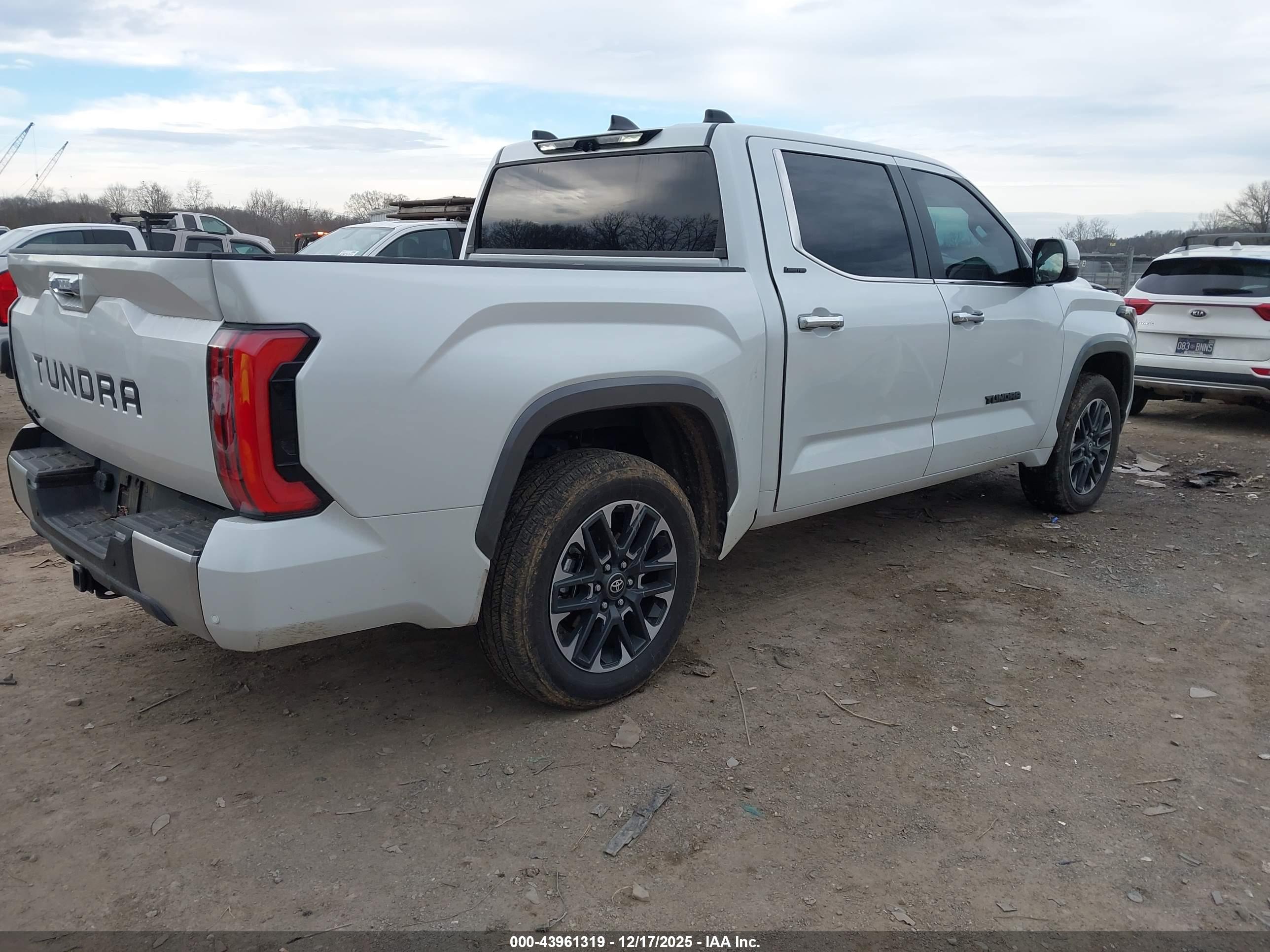 TOYOTA TUNDRA image 4