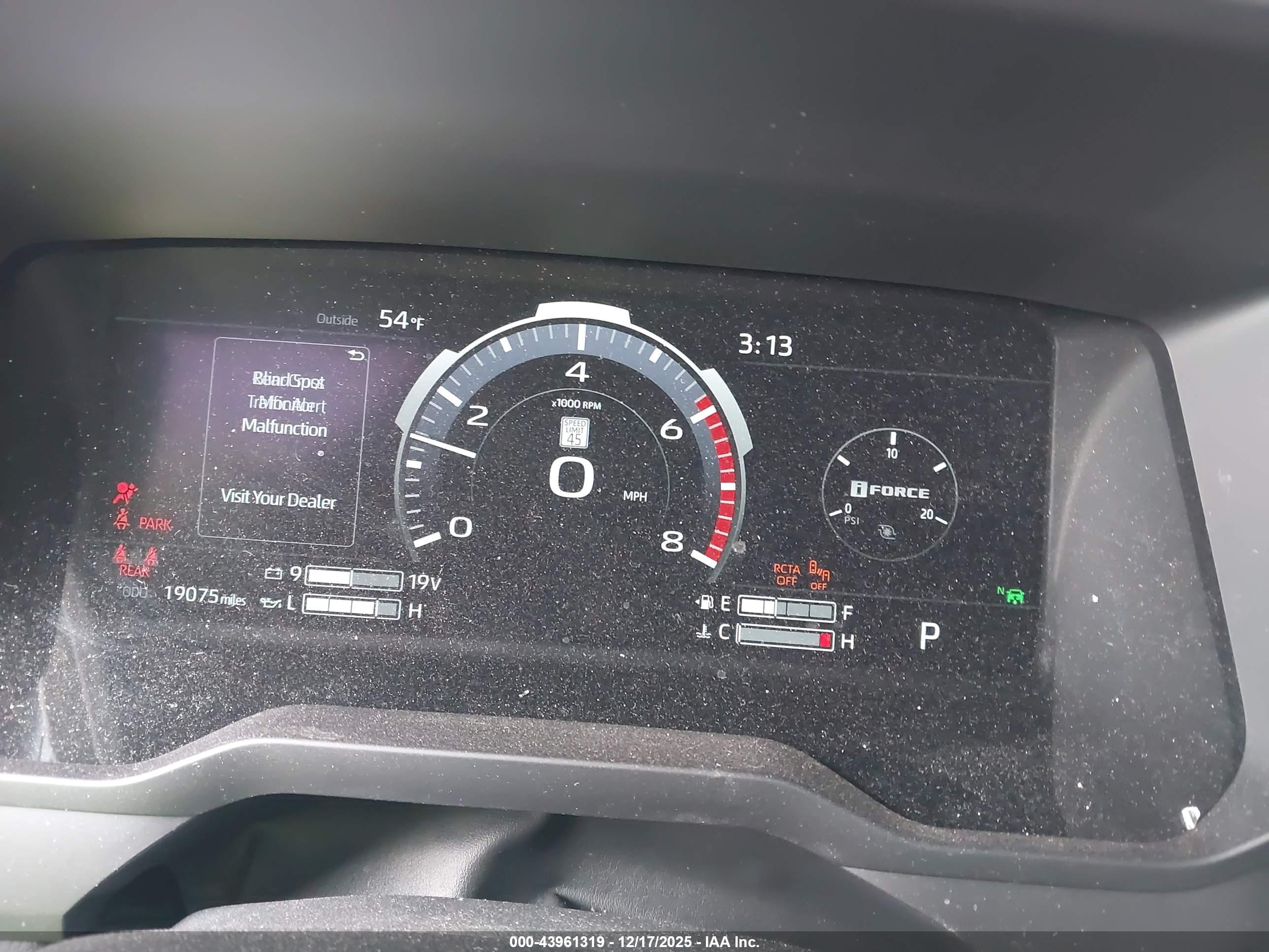 TOYOTA TUNDRA image 7