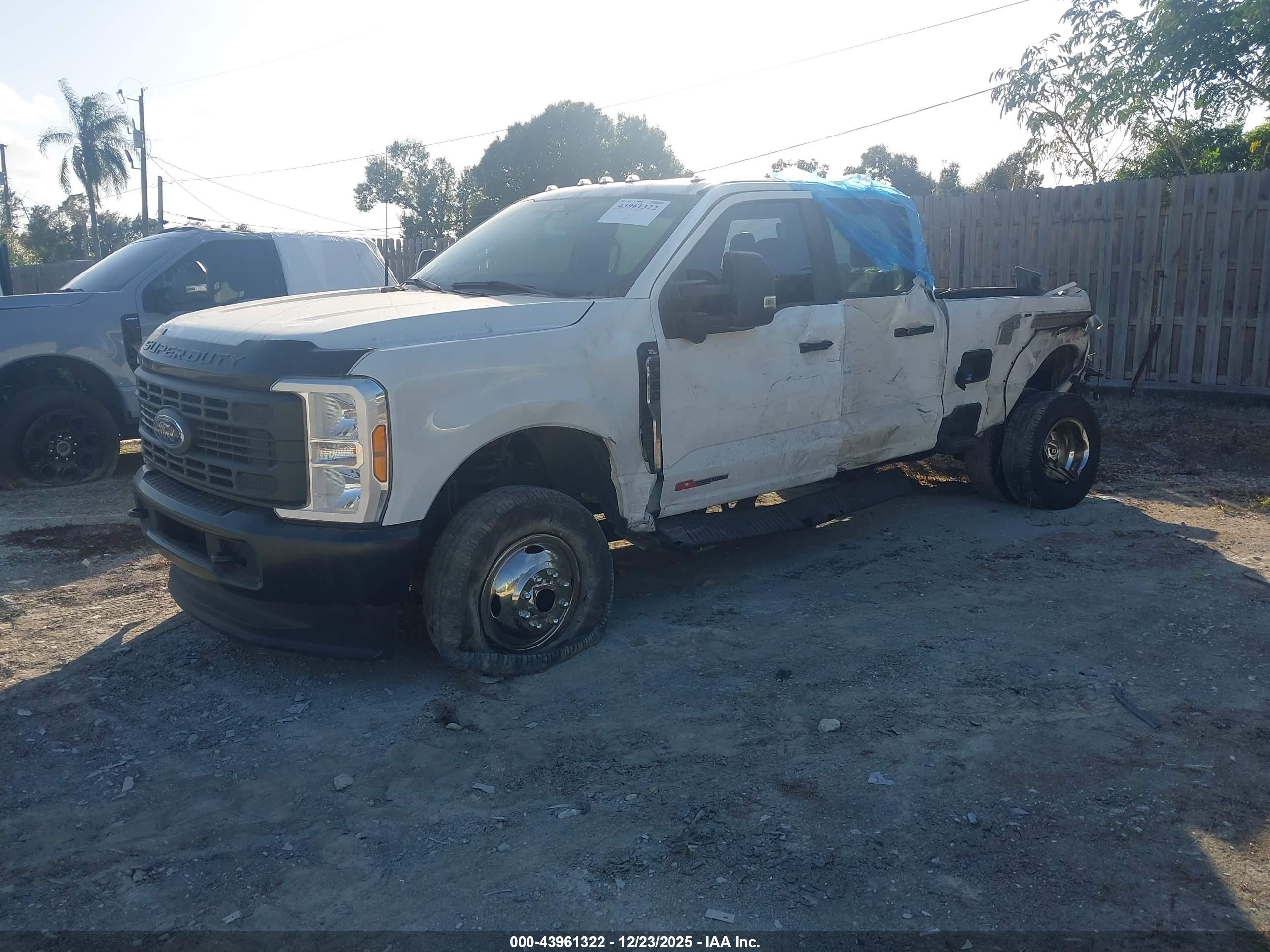 FORD F-350 image 2