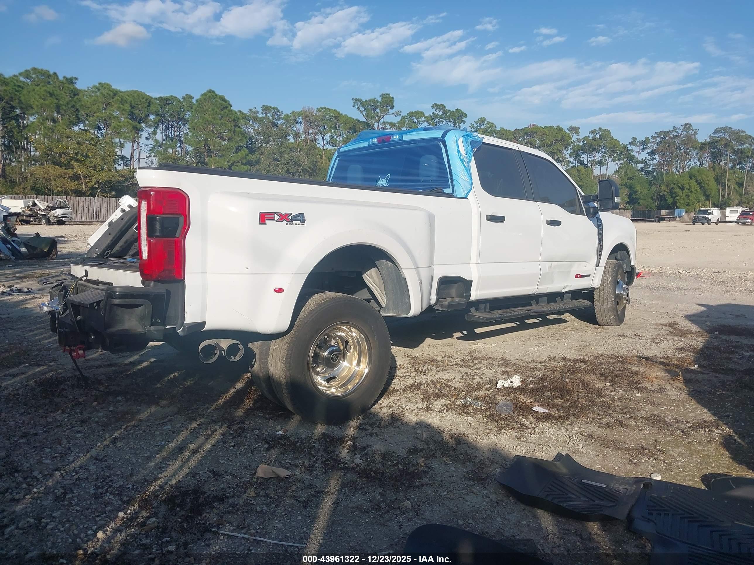 FORD F-350 image 4