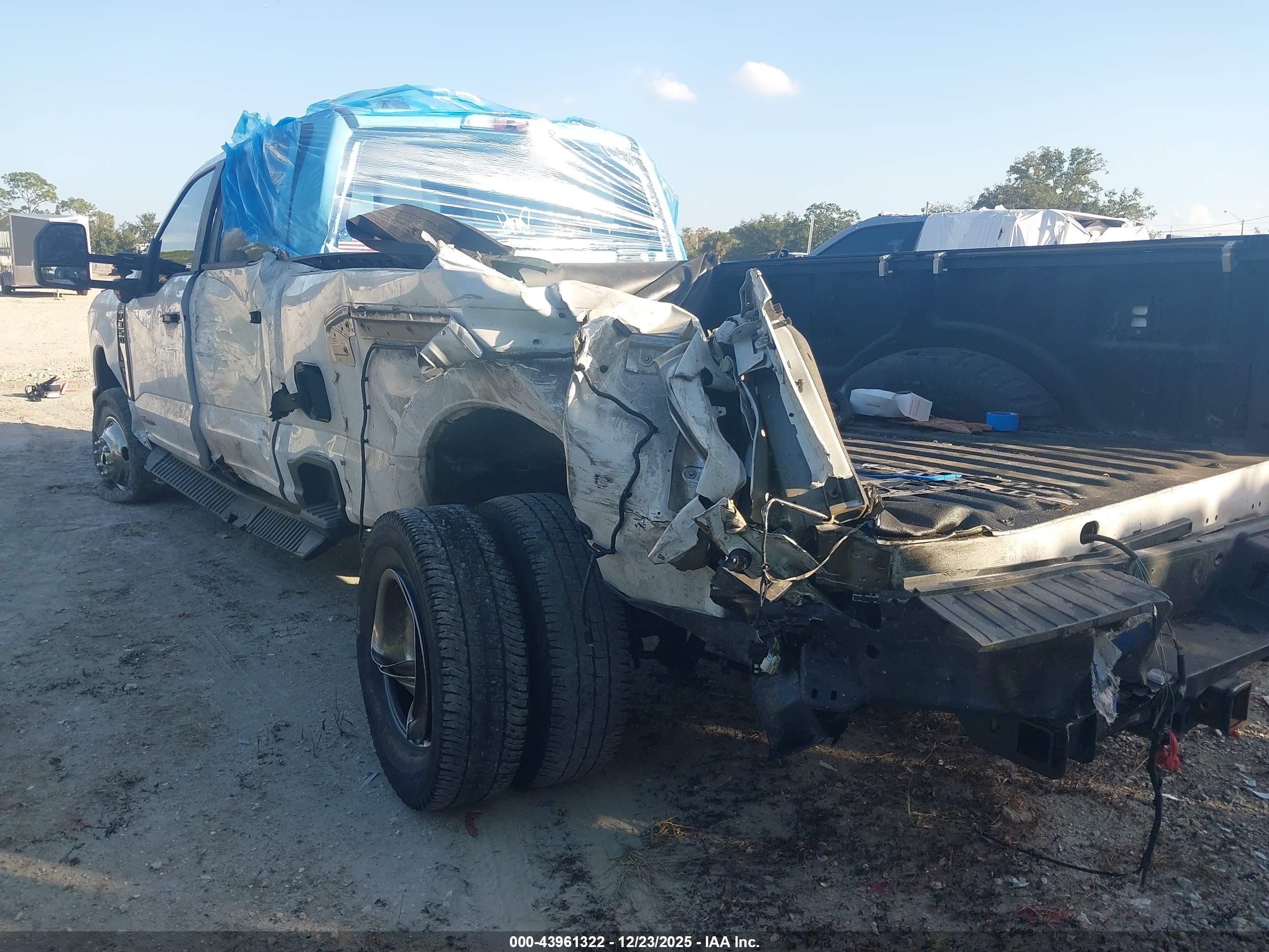 FORD F-350 image 6