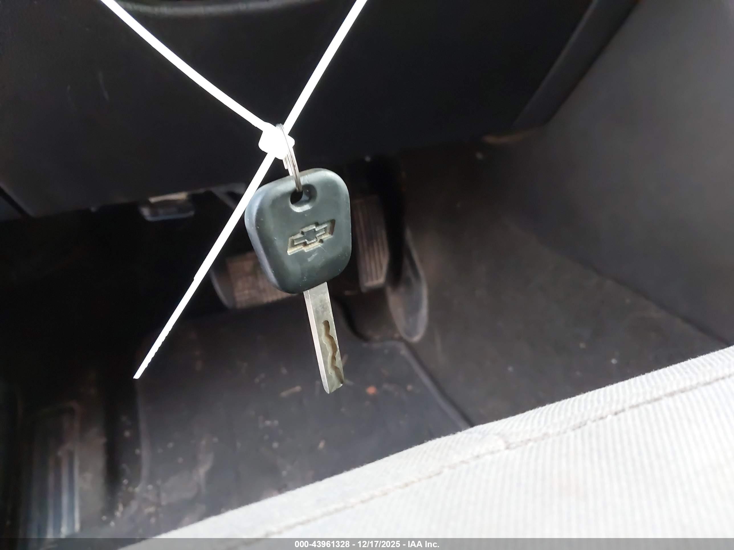 CHEVROLET COLORADO image 11